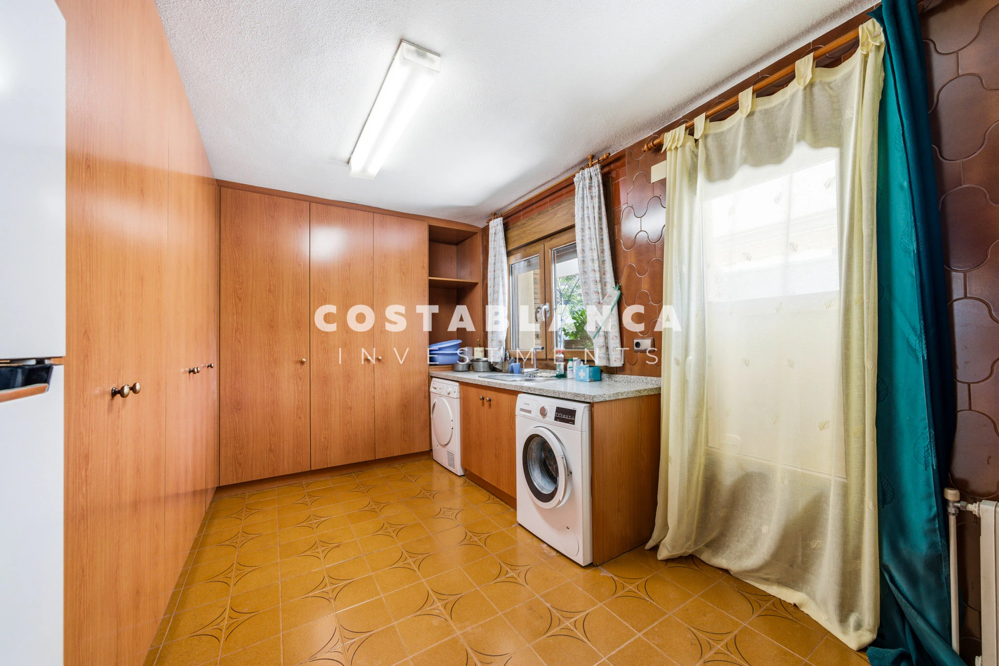 Luxuriöse mediterrane Villa zum Verkauf in Benidorm mit Garten, Terrassen und Privatsphäre