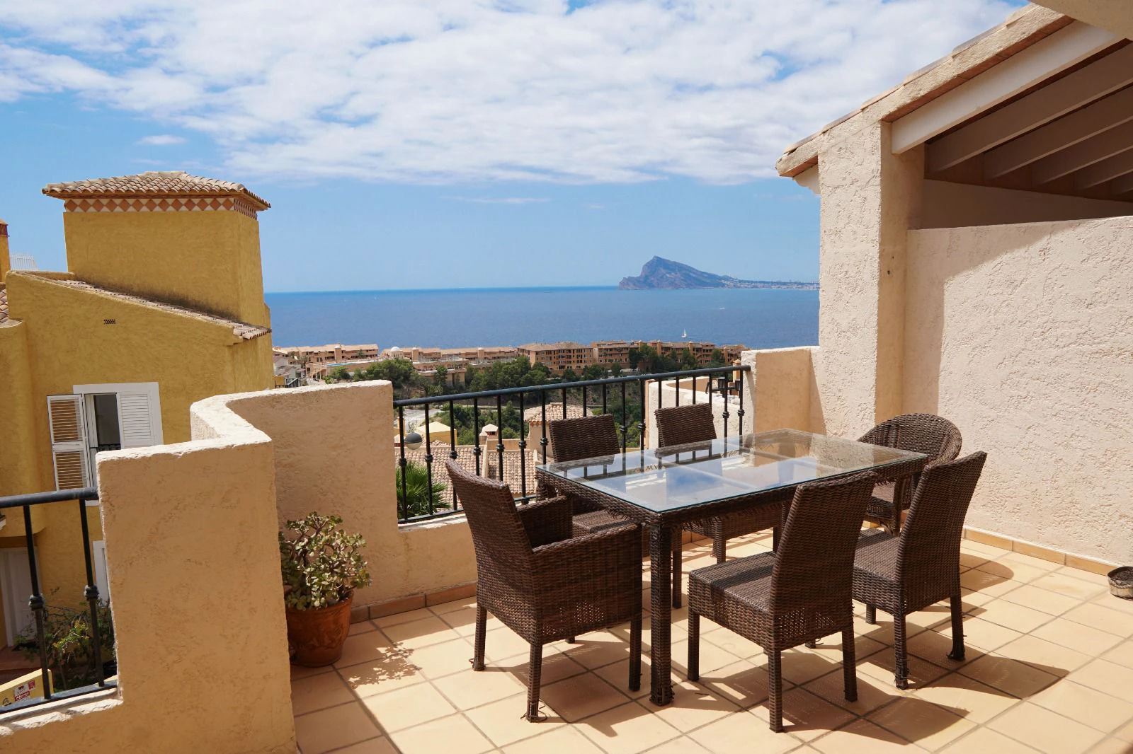Vivienda costera elegante con vistas al mar y a la montaña en venta en Altea