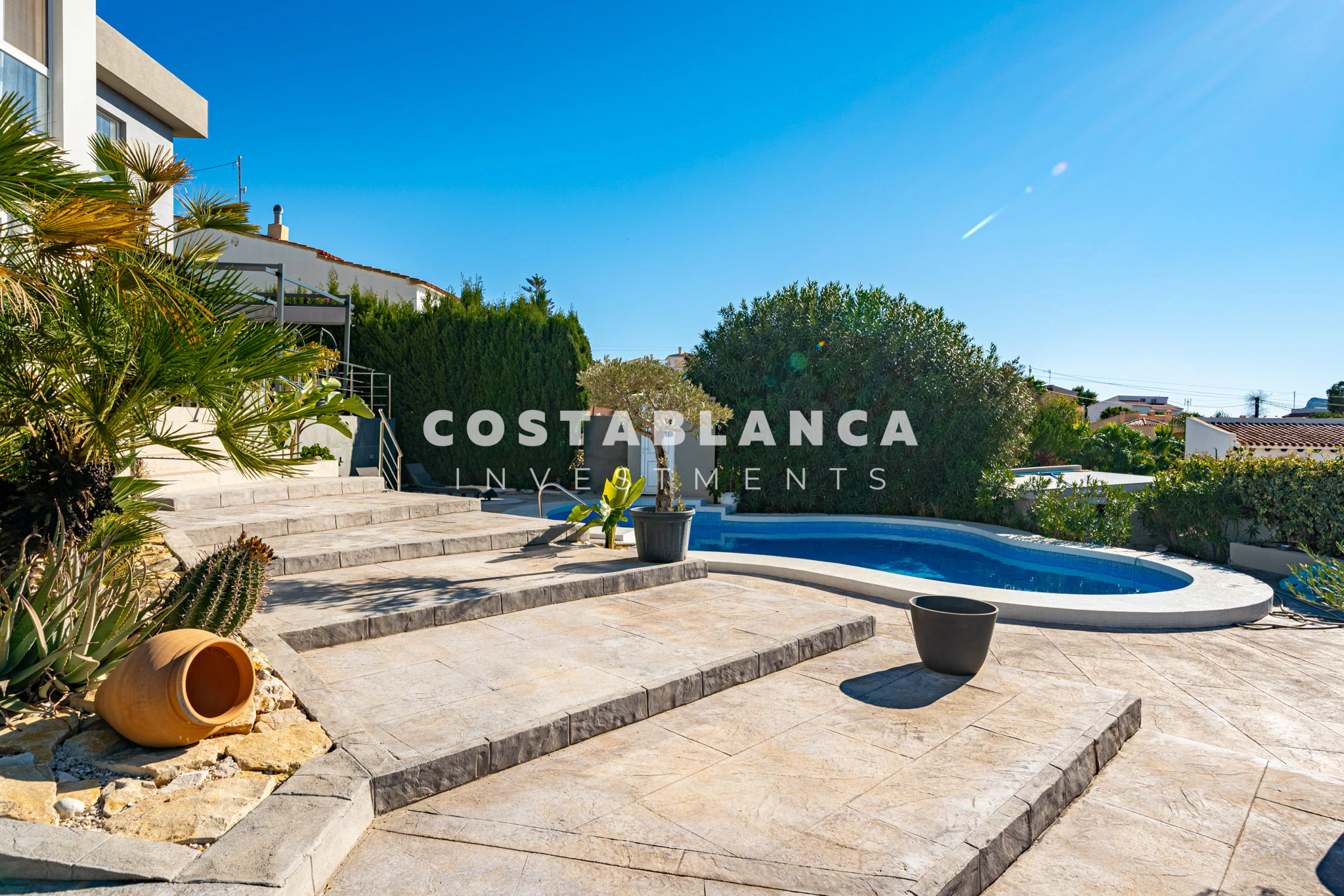Villa moderne élégante avec piscine privée et suite principale à vendre à Calpe