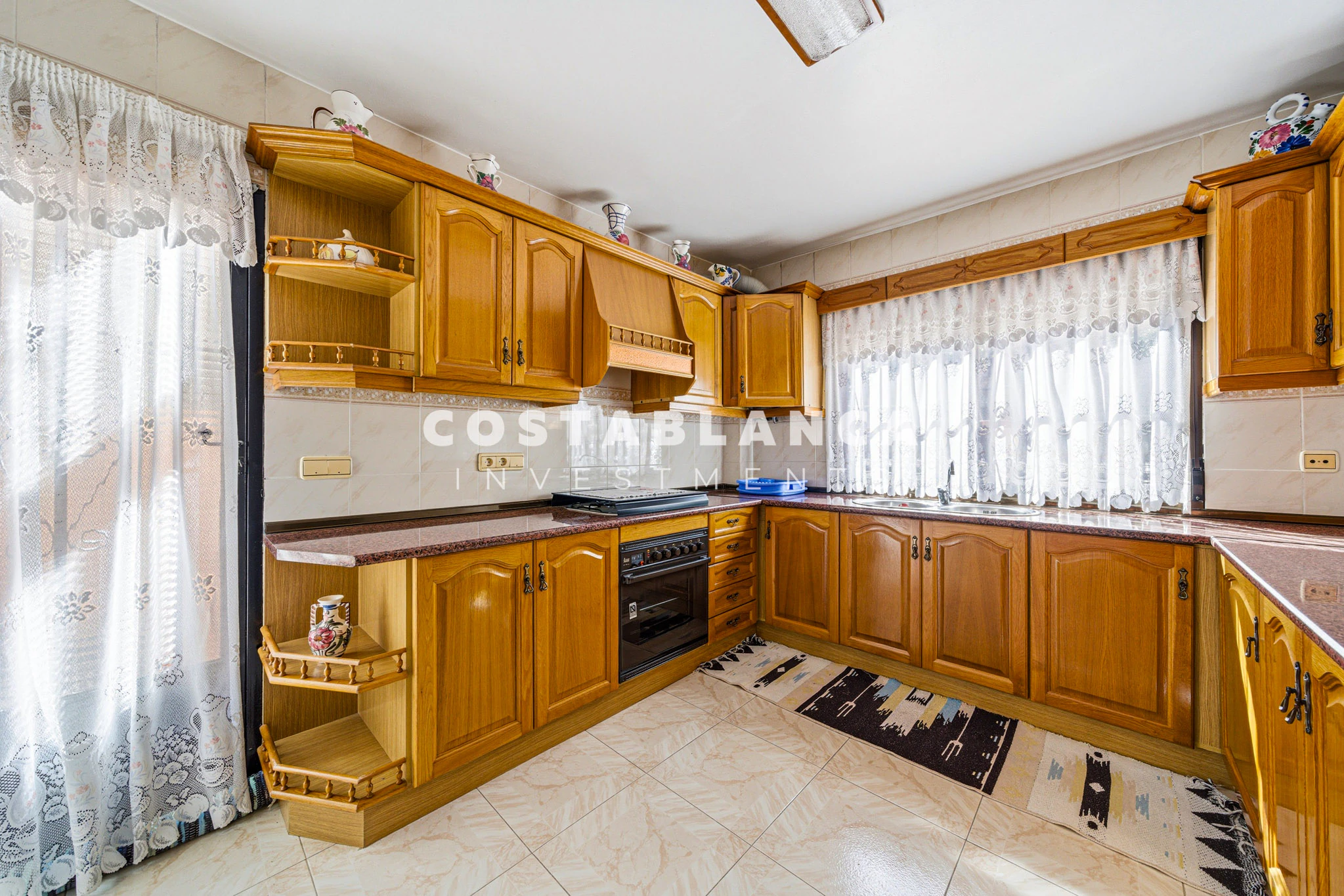 Large Family Home with Pool and Summer Kitchen for sale in La Nucía