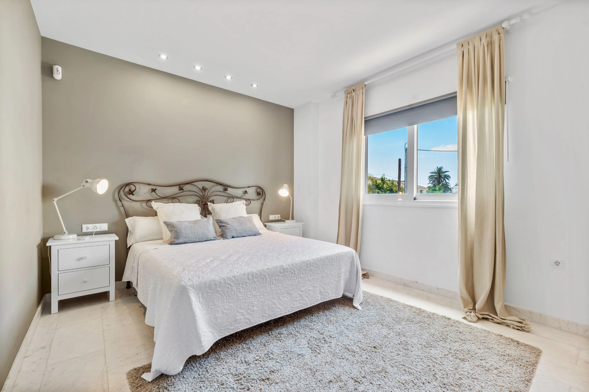 Elegant 4-Bedroom Villa for Sale in Albir – Prime Location with Mountain Views