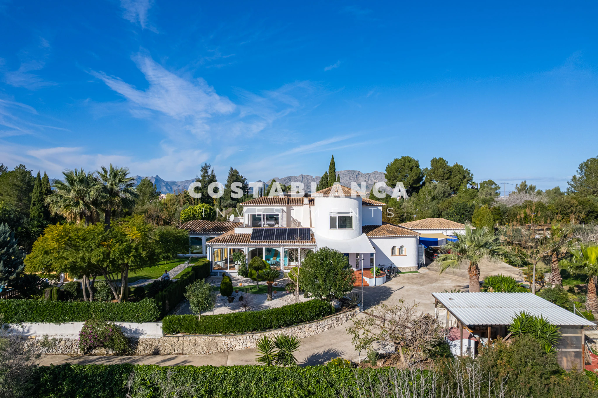 Fully Modernized Luxury Villa with Guest Apartment and Solar Energy for sale in Denia