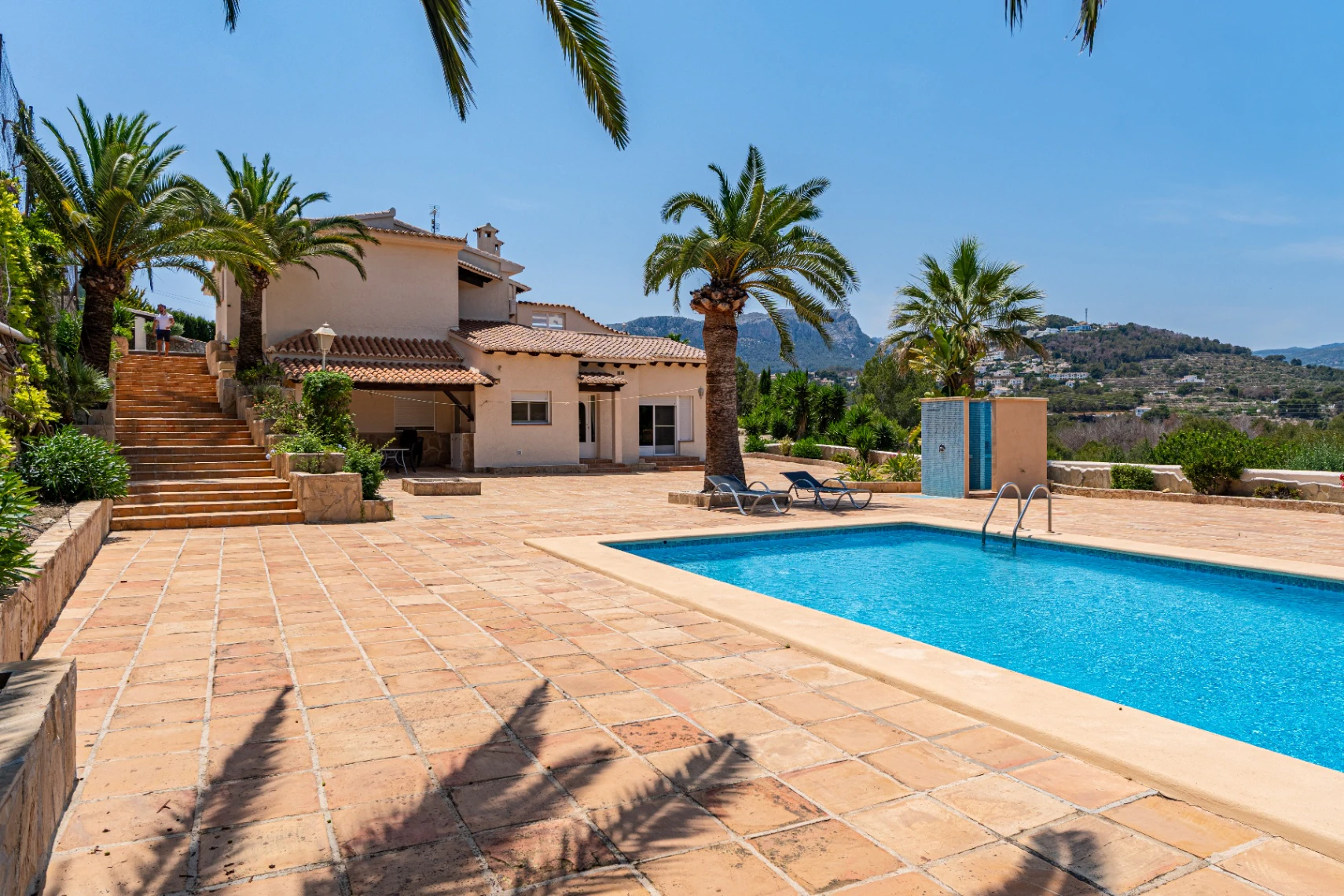 Willa na sprzedaż w Calpe na działce prawie 6 000 m² z kortem tenisowym