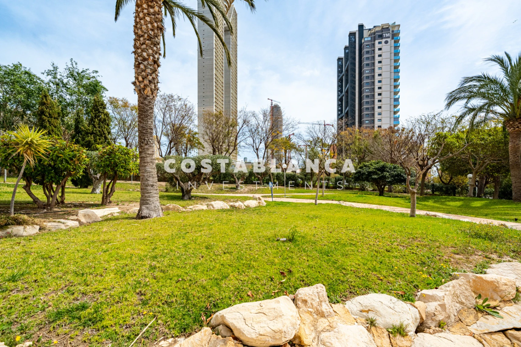 Espectacular apartamento en la vigésima planta en Poniente con vistas panorámicas al mar en venta en Benidorm.