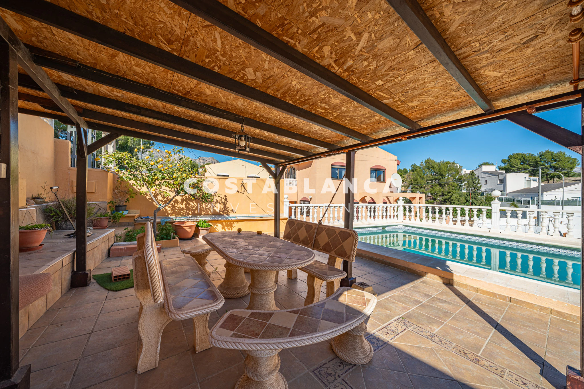 Large Family Home with Pool and Summer Kitchen for sale in La Nucía