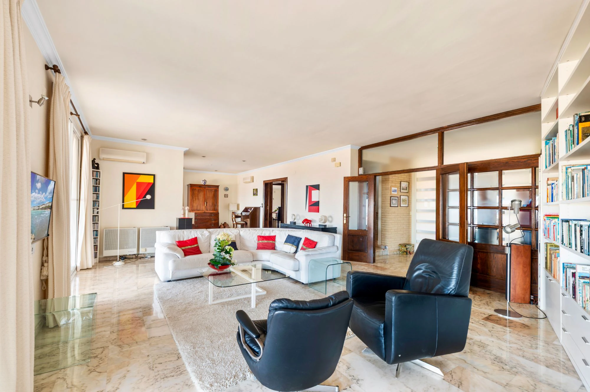 Stunning Villa Retreat Surrounded by Nature with Breathtaking Open Views for Sale In Callosa