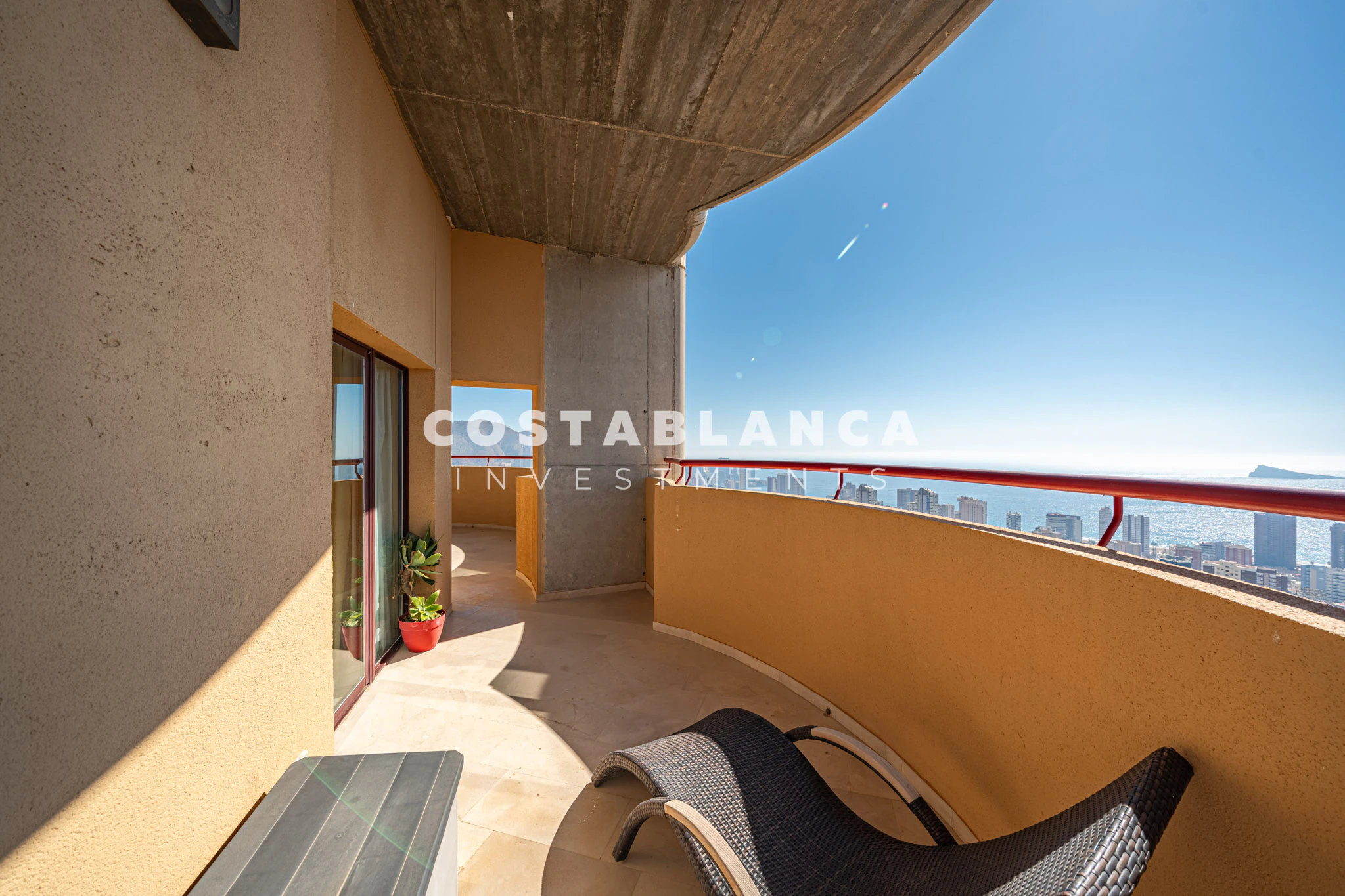 Apartment for Sale Entire 38th Floor of the Iconic Negurigane Building for sale in Benidorm