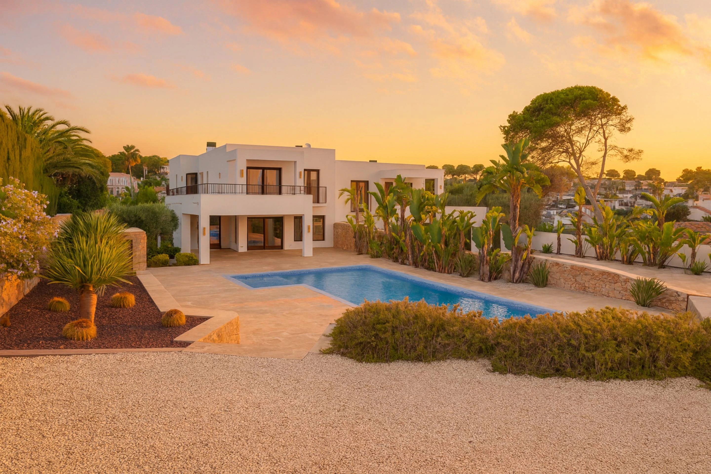 Villa Andrago Residencia Contemporánea Mediterránea en Primera Línea a la Venta en Moraira