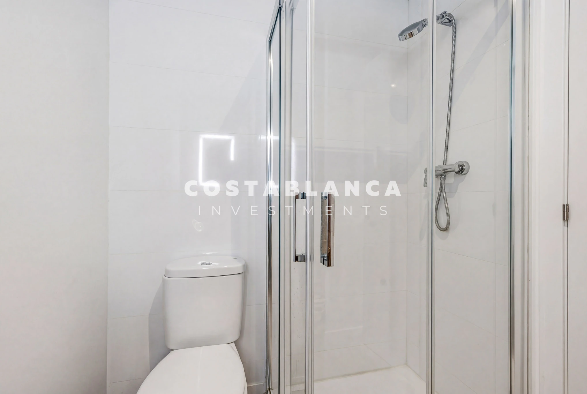 Moderne Wohnung zu verkaufen in Benidorm Poniente mit Pool und hoher Mietrendite.