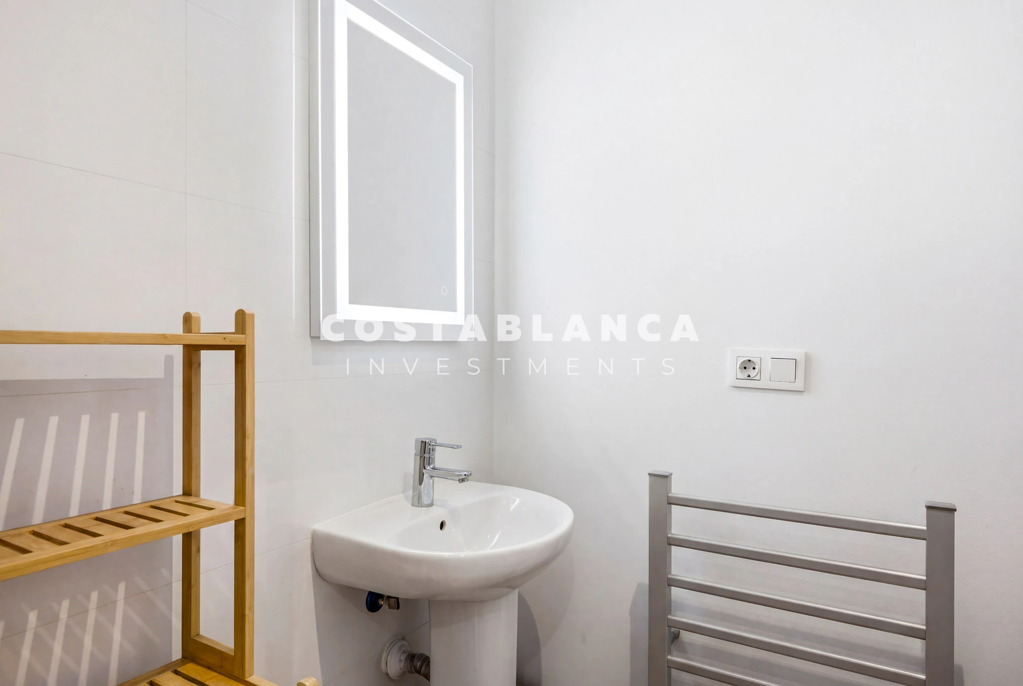 Moderne Wohnung zu verkaufen in Benidorm Poniente mit Pool und hoher Mietrendite.