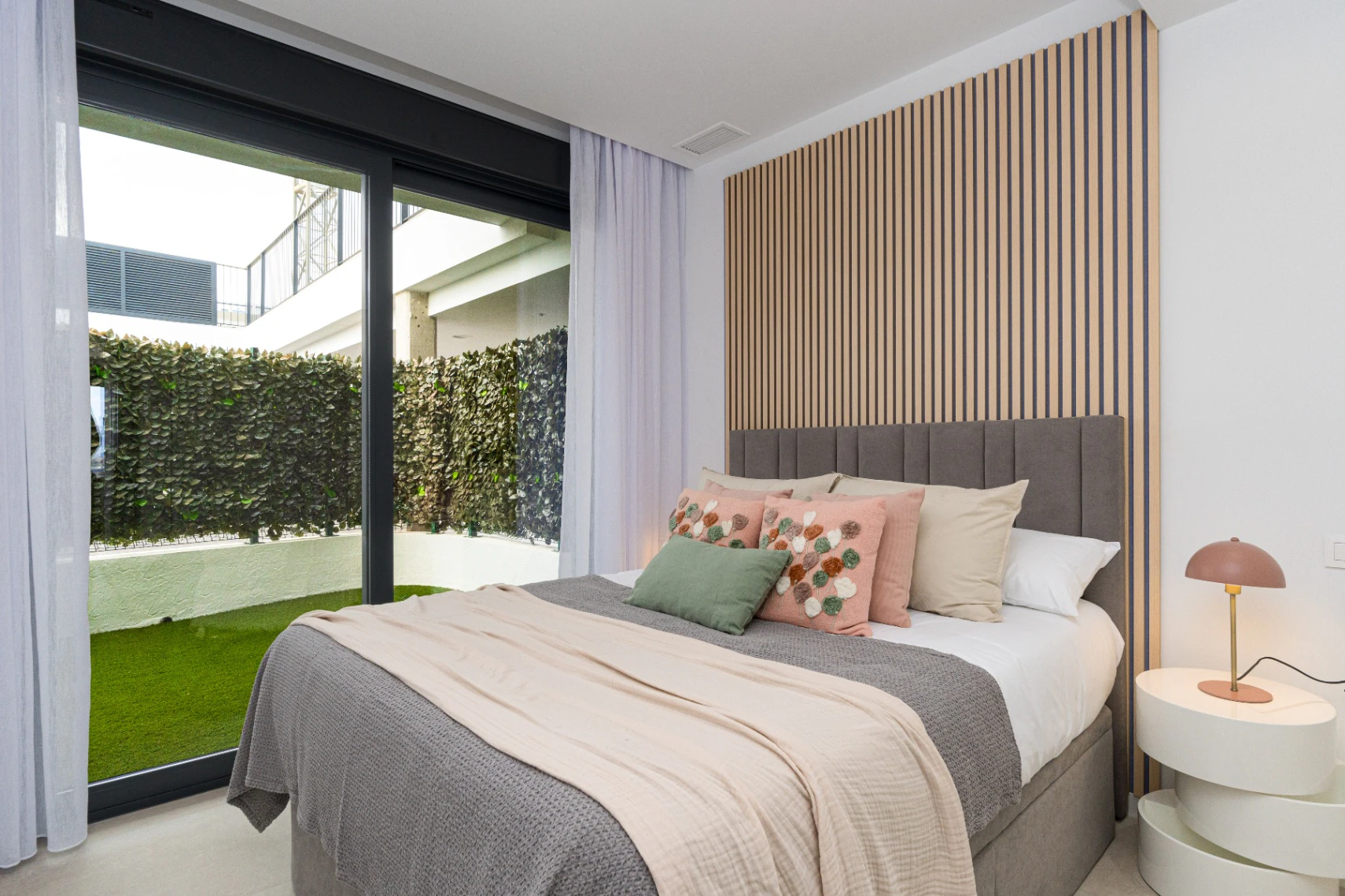 Nowo wybudowany nowoczesny apartament na sprzedaż w Finestrat z basenem bez krawędzi