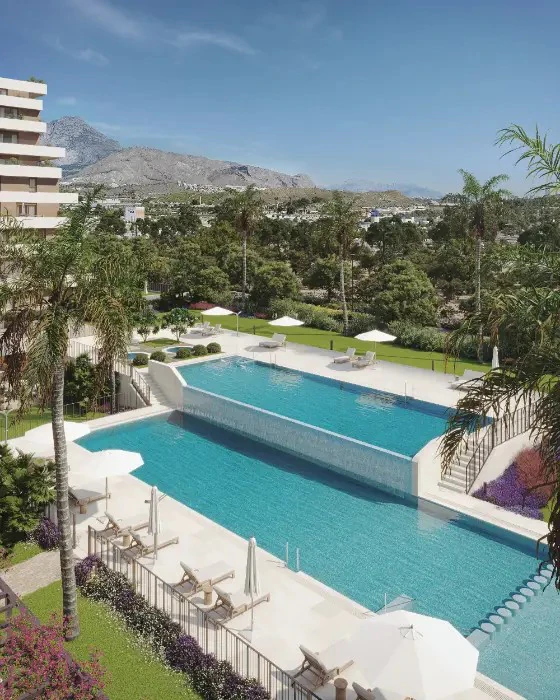 Apartamento en venta en Villajoyosa con terraza y lujosas comodidades junto al mar.