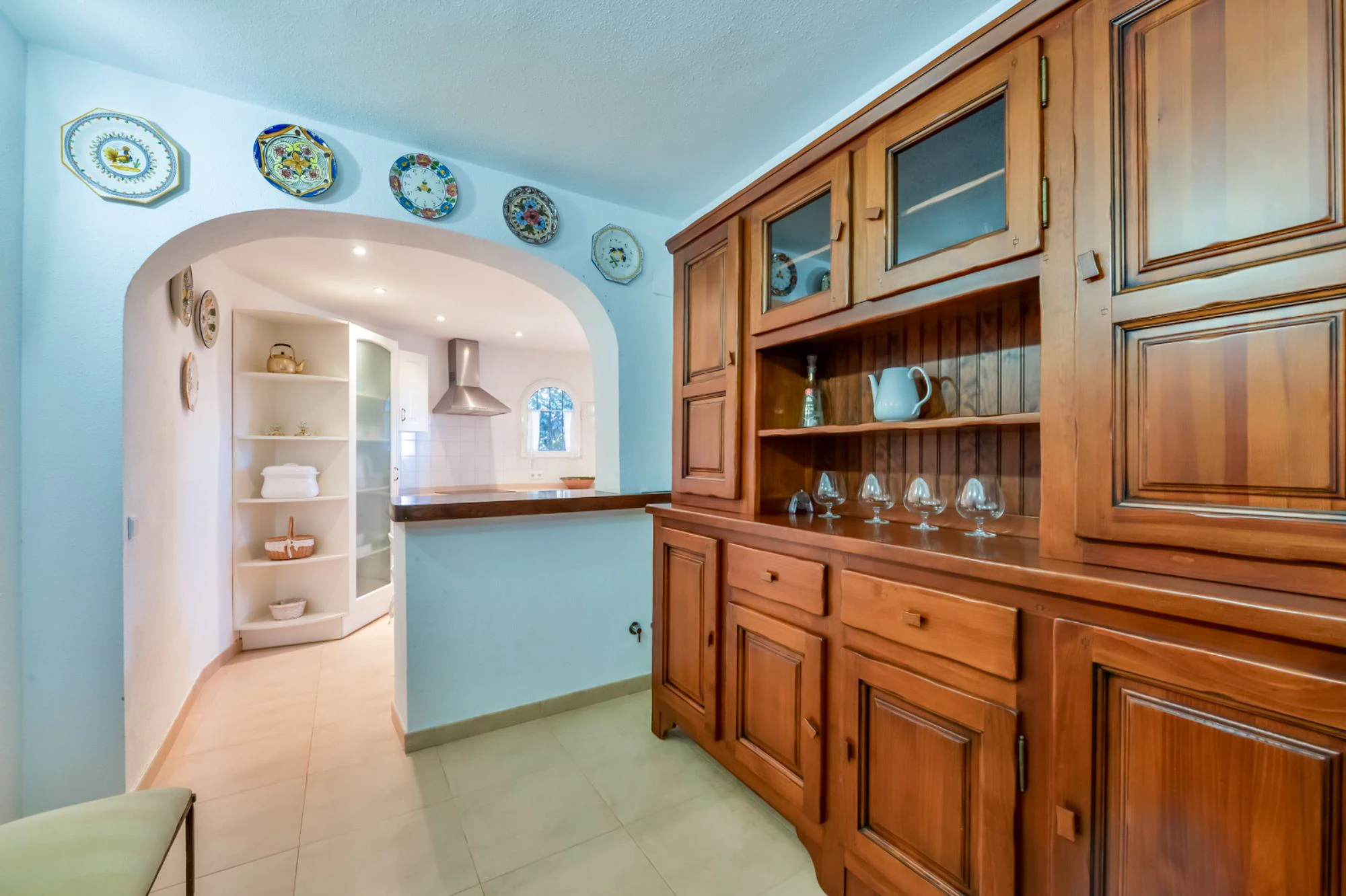 ELEGANCKA WILLA W STYLU HISZPAŃSKIM NA SPRZEDAŻ W ALTEA Z PANORAMICZNYM WIDOKIEM NA MORZE I APARTAMENTEM DLA GOŚCI W MASCARAT