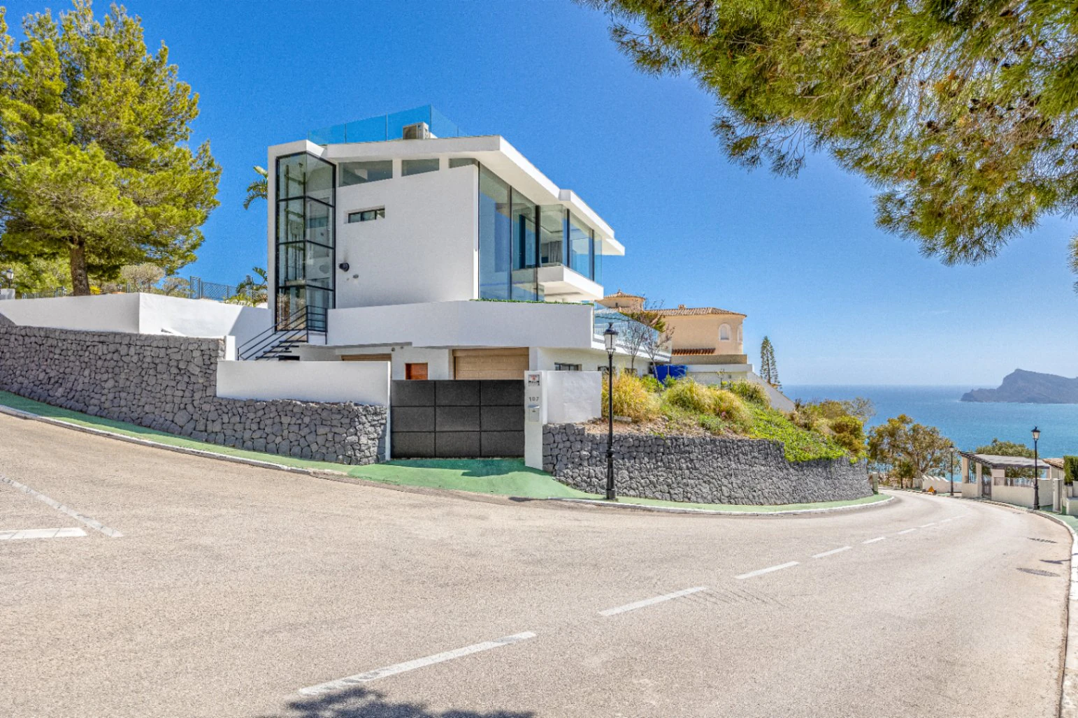 Modern Villa with Infinity Pool for Sale in Altea Hills