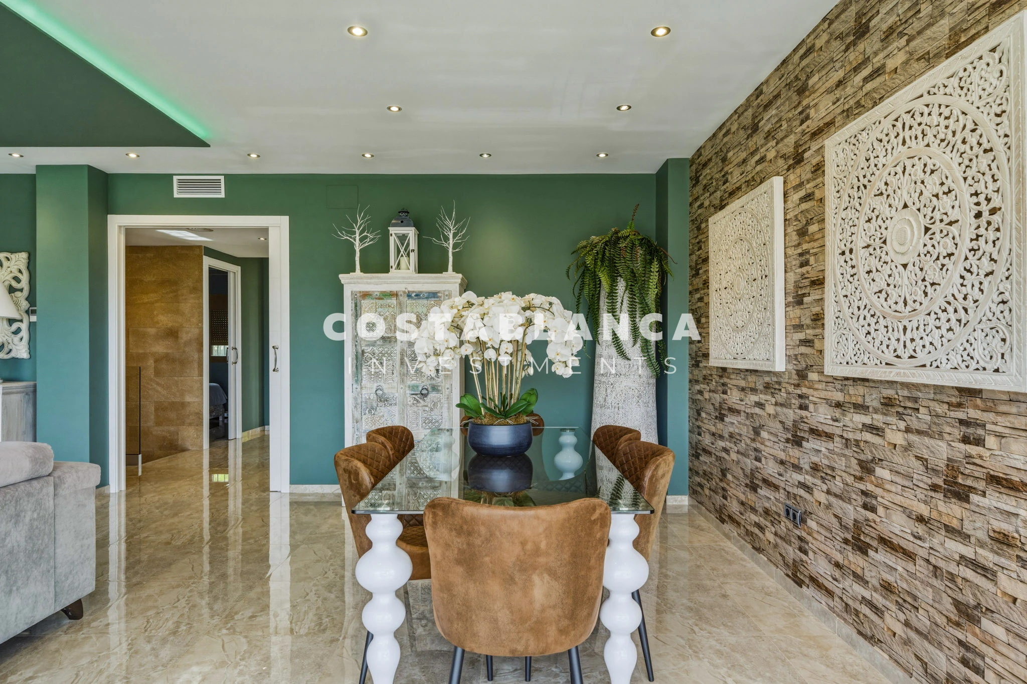 Premium Villa with 5 Bedrooms, Pool and Sea Views for sale in La Nucia