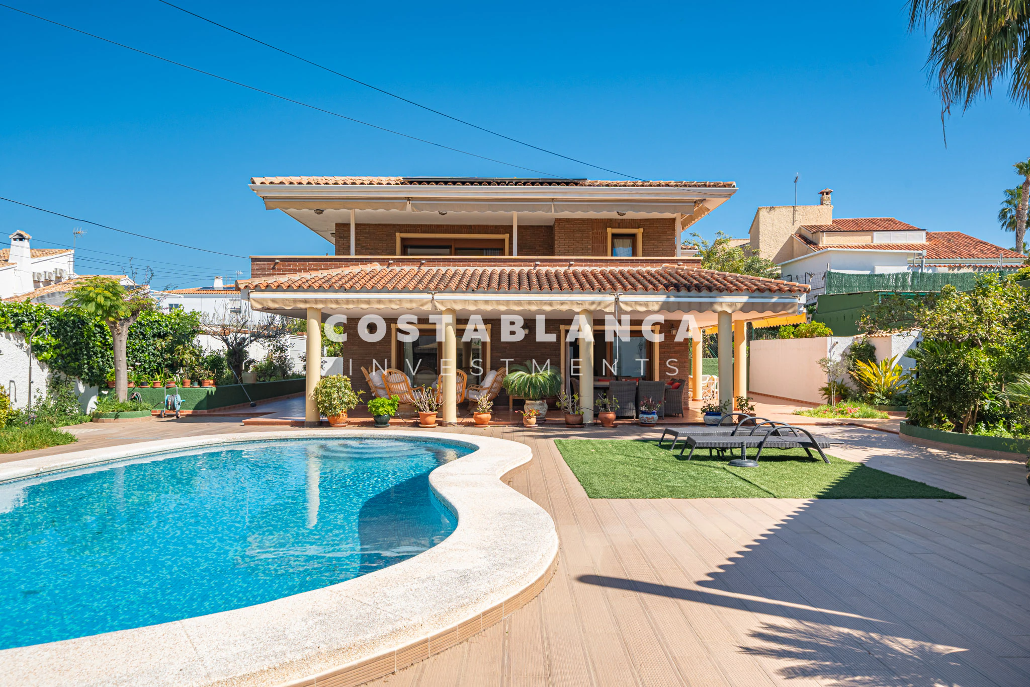 Luxury Mediterranean Villa for sale in Benidorm with Garden, Terraces and Privacy