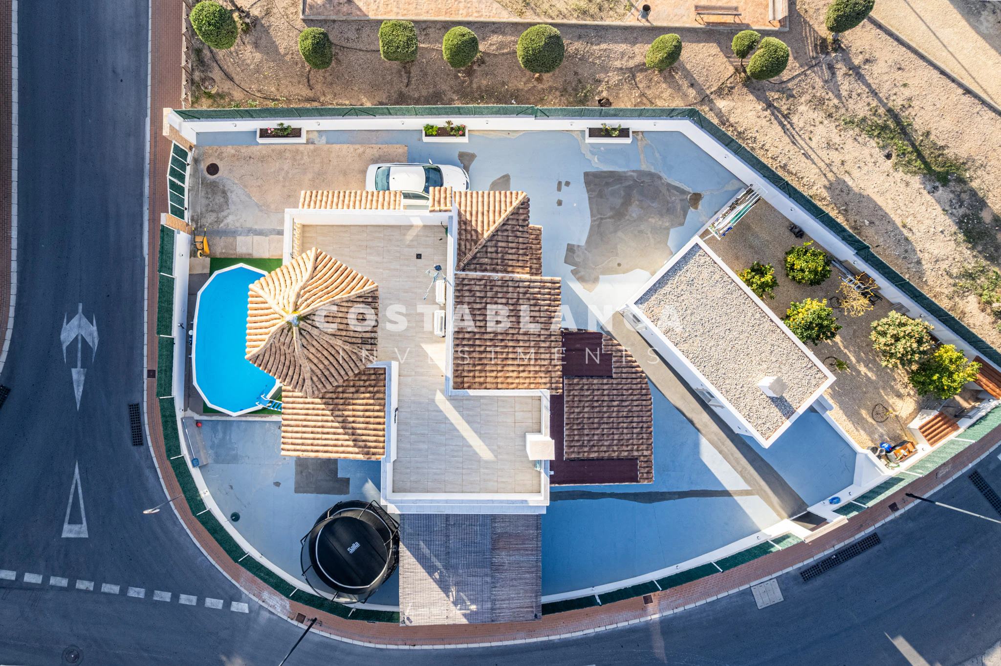 Corner Villa with Sea and Mountain Views for sale in La Nucia