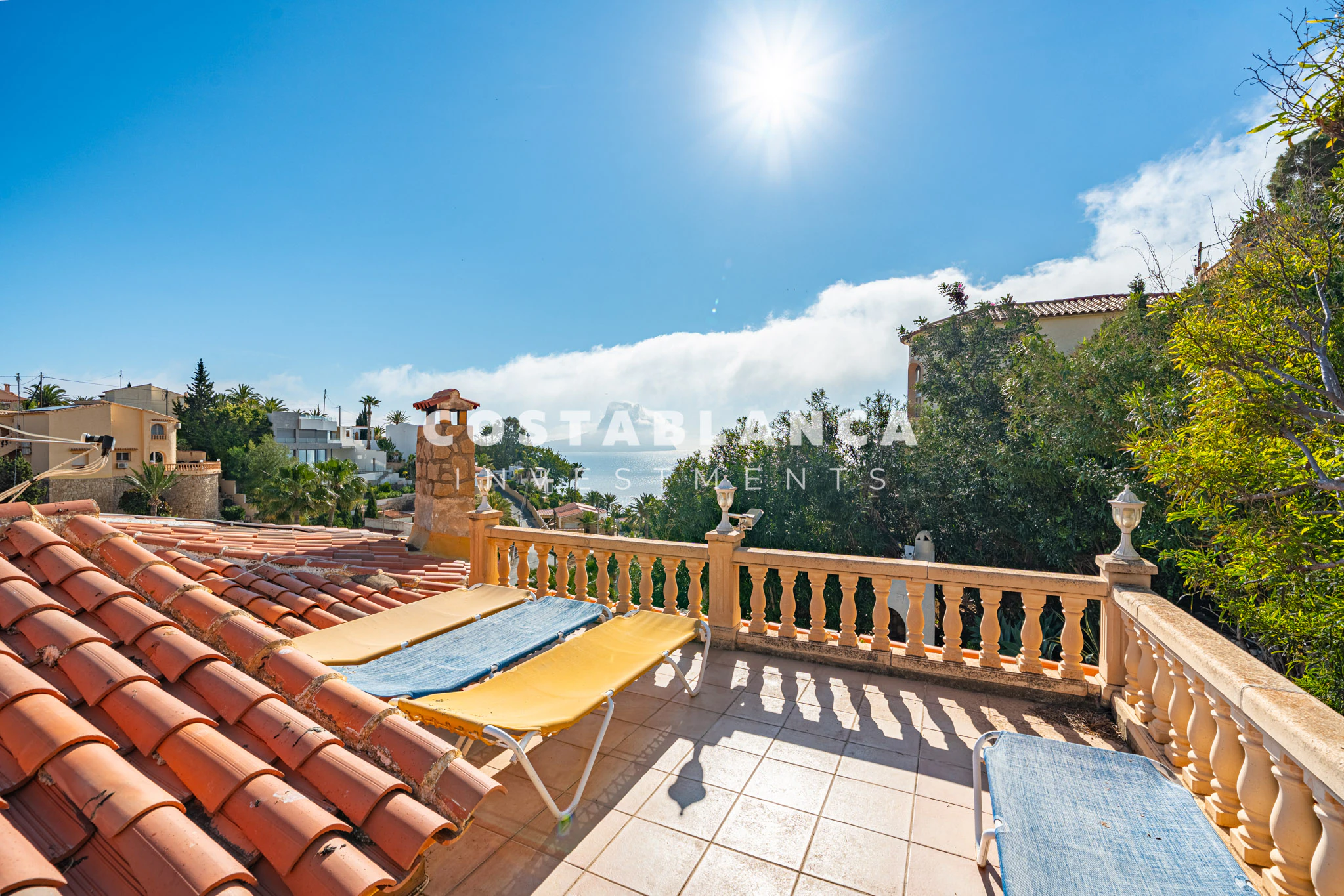 Villa Mediterránea con Vistas Icónicas al Peñón de Ifach y Piscina Privada en venta en Calpe.