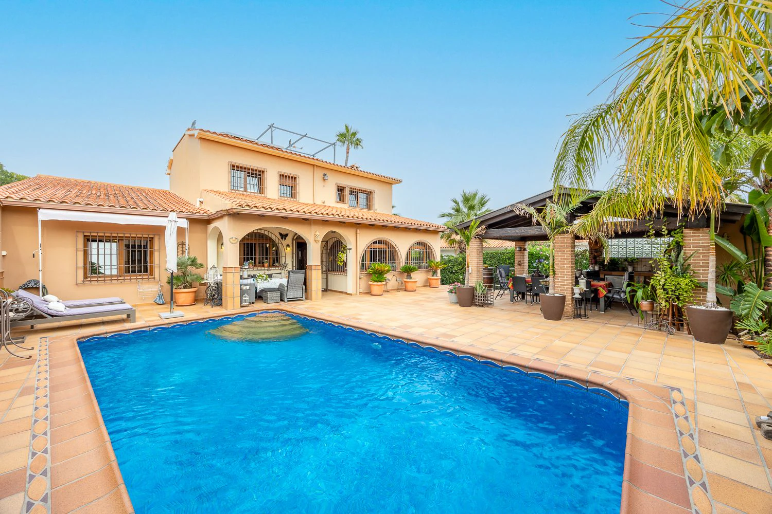 Mediterranean Villa Close to Ellain's Private School for Sale in La Nucia