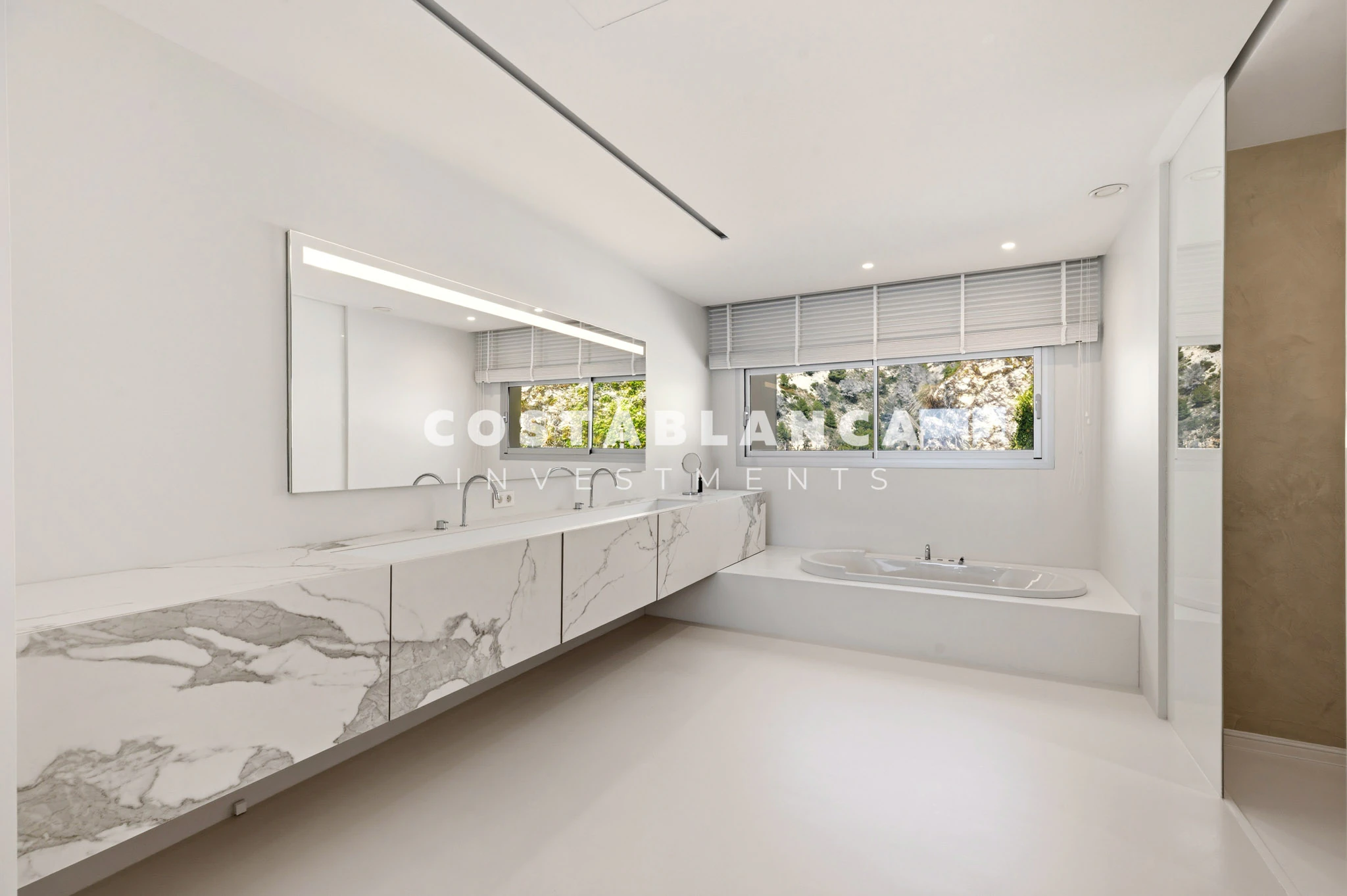 Luxury Penthouse with Panoramic Sea & Mountain Views for sale in Altea La Vella