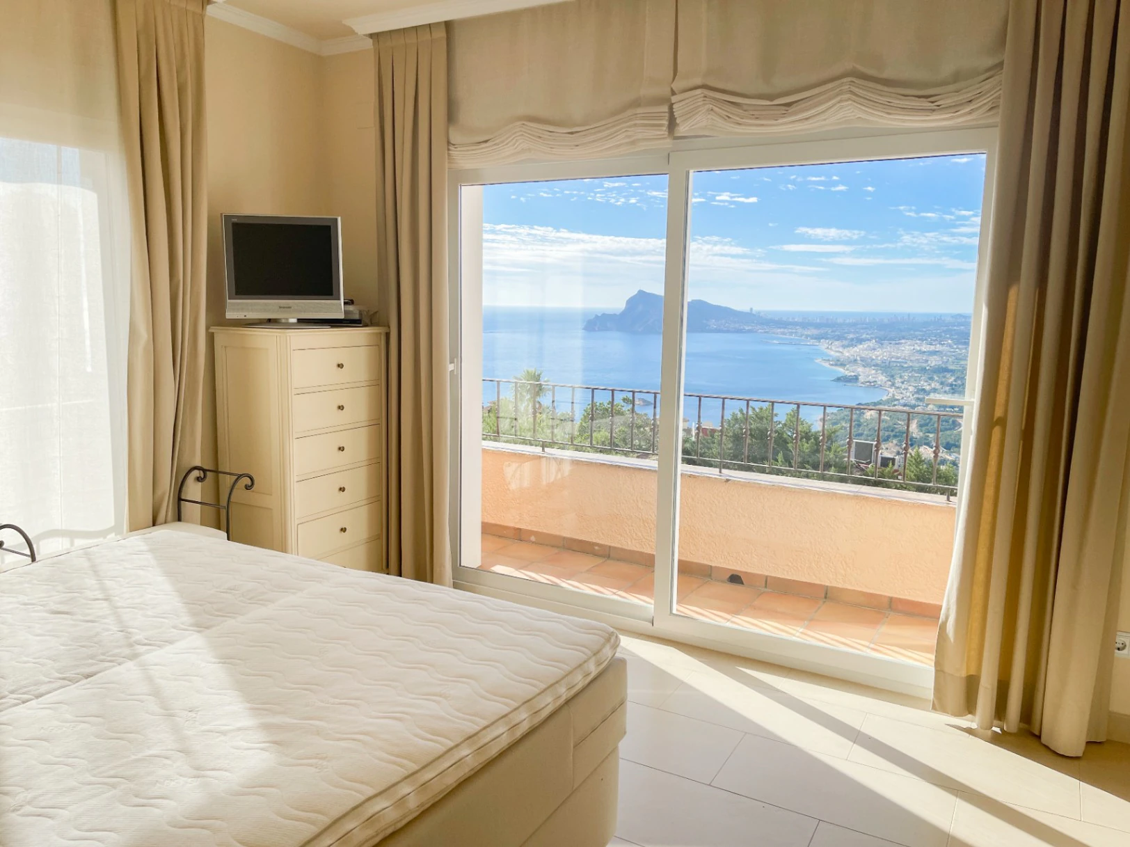 Villa méditerranéenne avec appartement d’hôtes et vue panoramique sur la mer à vendre à Altea Hills