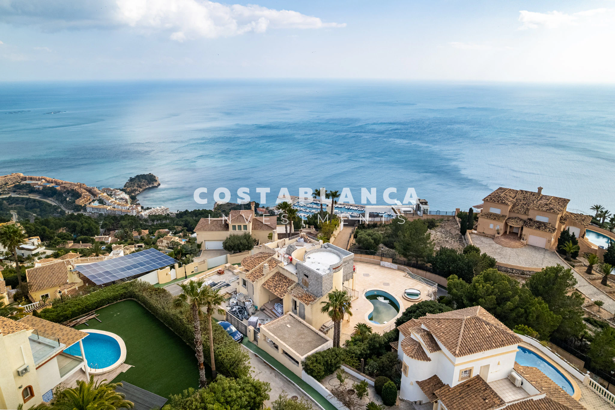Une villa au style de vie unique avec vue sur la mer et les montagnes à Altea Hills