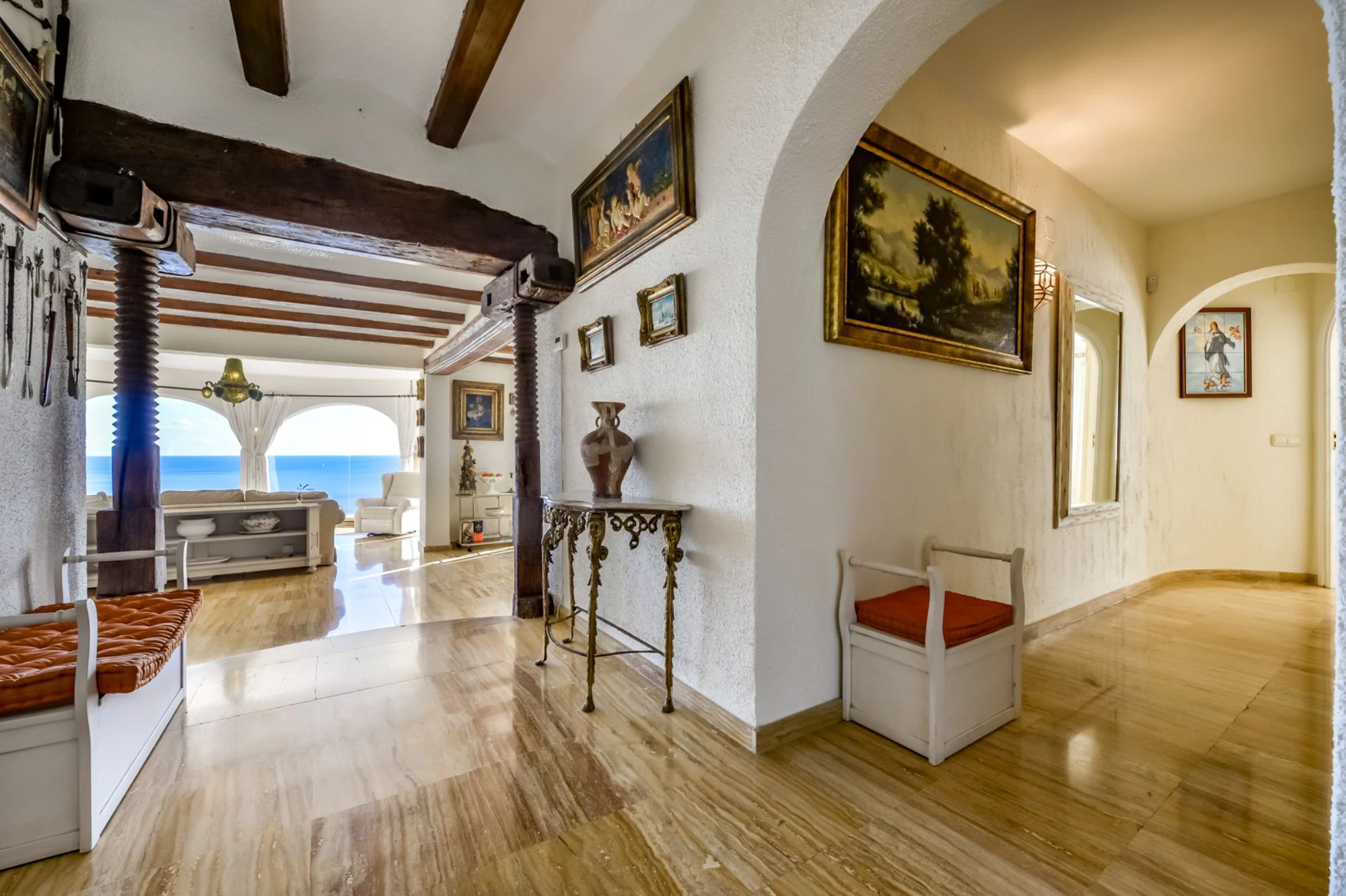 ELEGANCKA WILLA W STYLU HISZPAŃSKIM NA SPRZEDAŻ W ALTEA Z PANORAMICZNYM WIDOKIEM NA MORZE I APARTAMENTEM DLA GOŚCI W MASCARAT