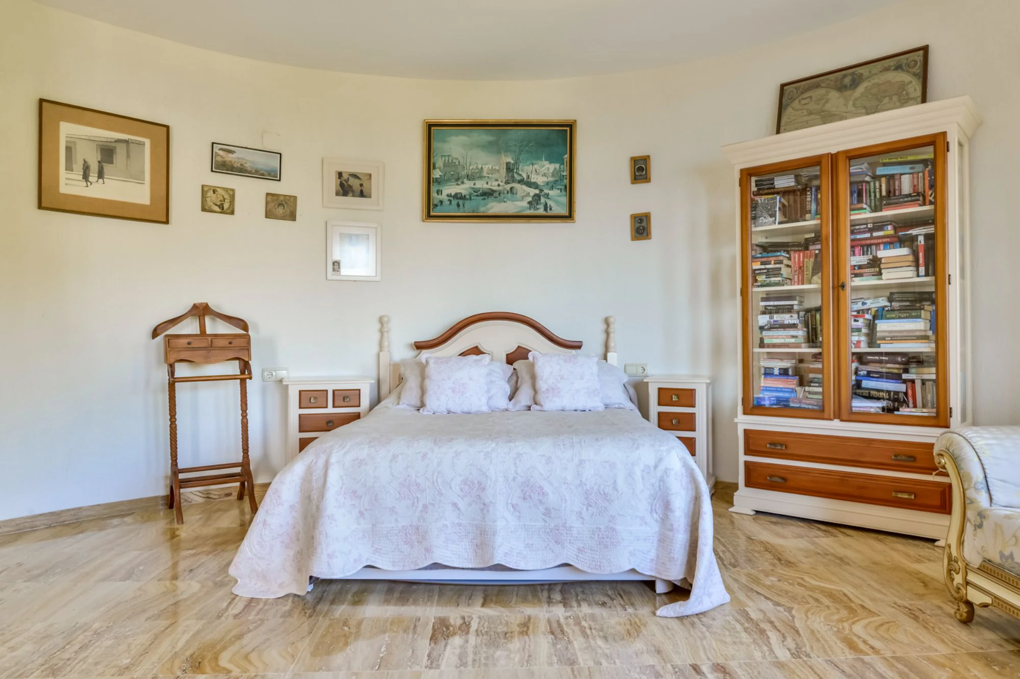 ELEGANCKA WILLA W STYLU HISZPAŃSKIM NA SPRZEDAŻ W ALTEA Z PANORAMICZNYM WIDOKIEM NA MORZE I APARTAMENTEM DLA GOŚCI W MASCARAT