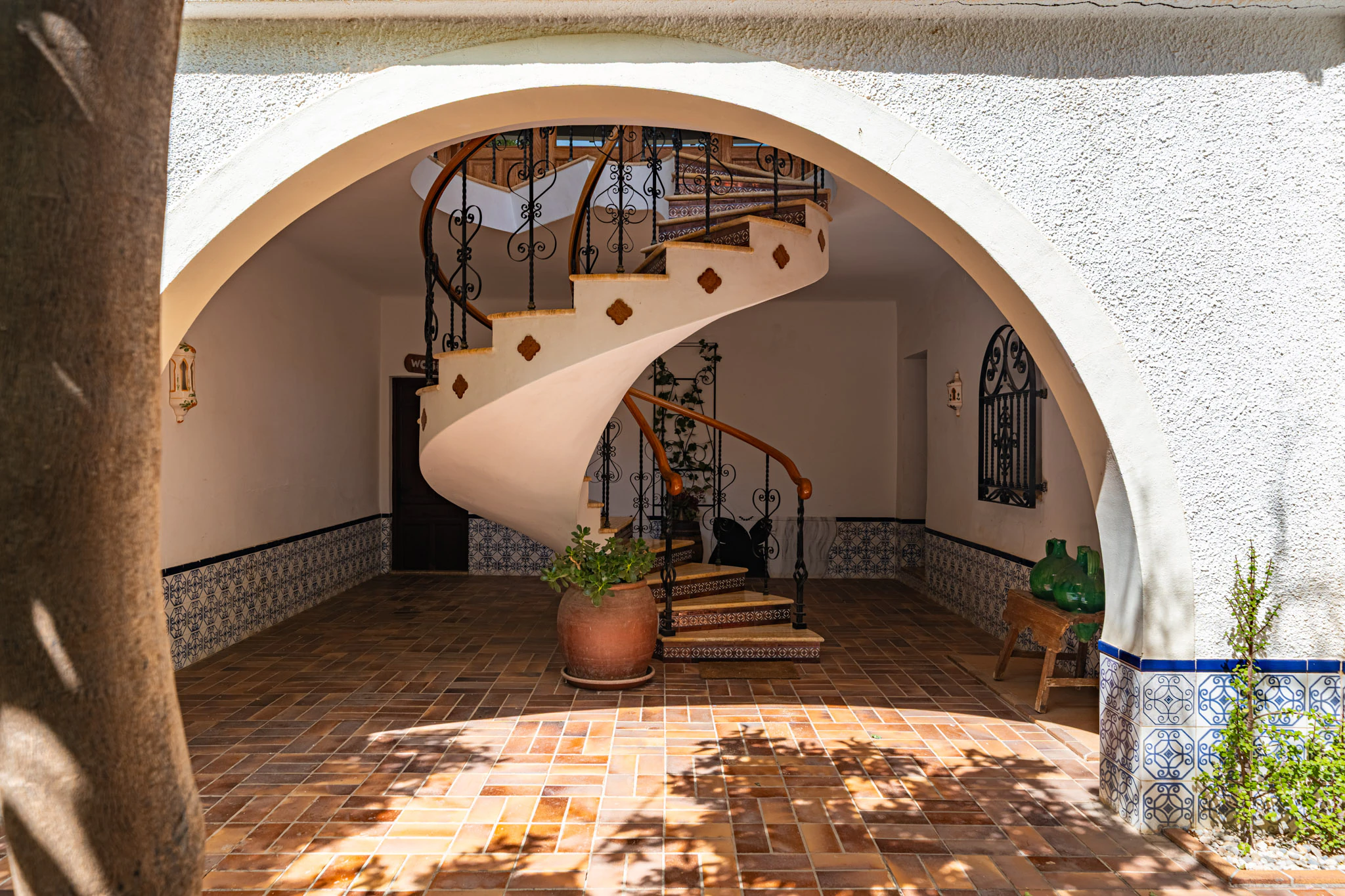 Exclusive Mediterranean Estate with Vineyards and Lakes for sale in Novelda