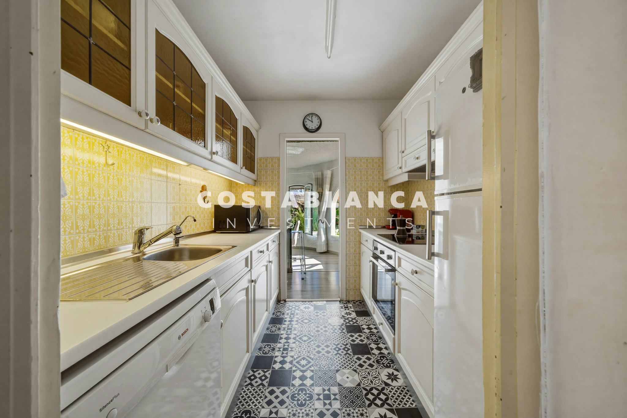 Villa Mediterránea con Vistas Icónicas al Peñón de Ifach y Piscina Privada en venta en Calpe.