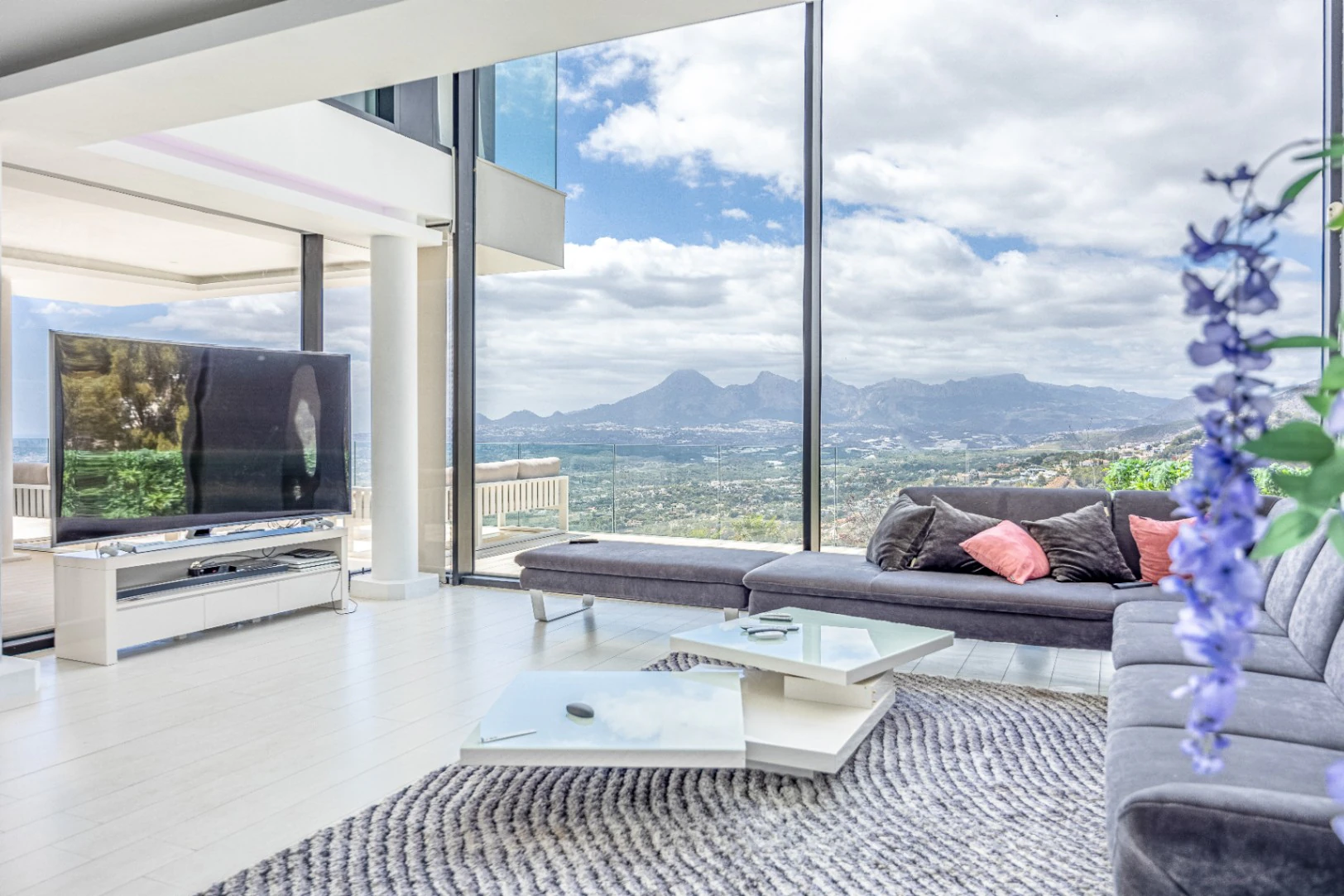 Modern Villa with Infinity Pool for Sale in Altea Hills