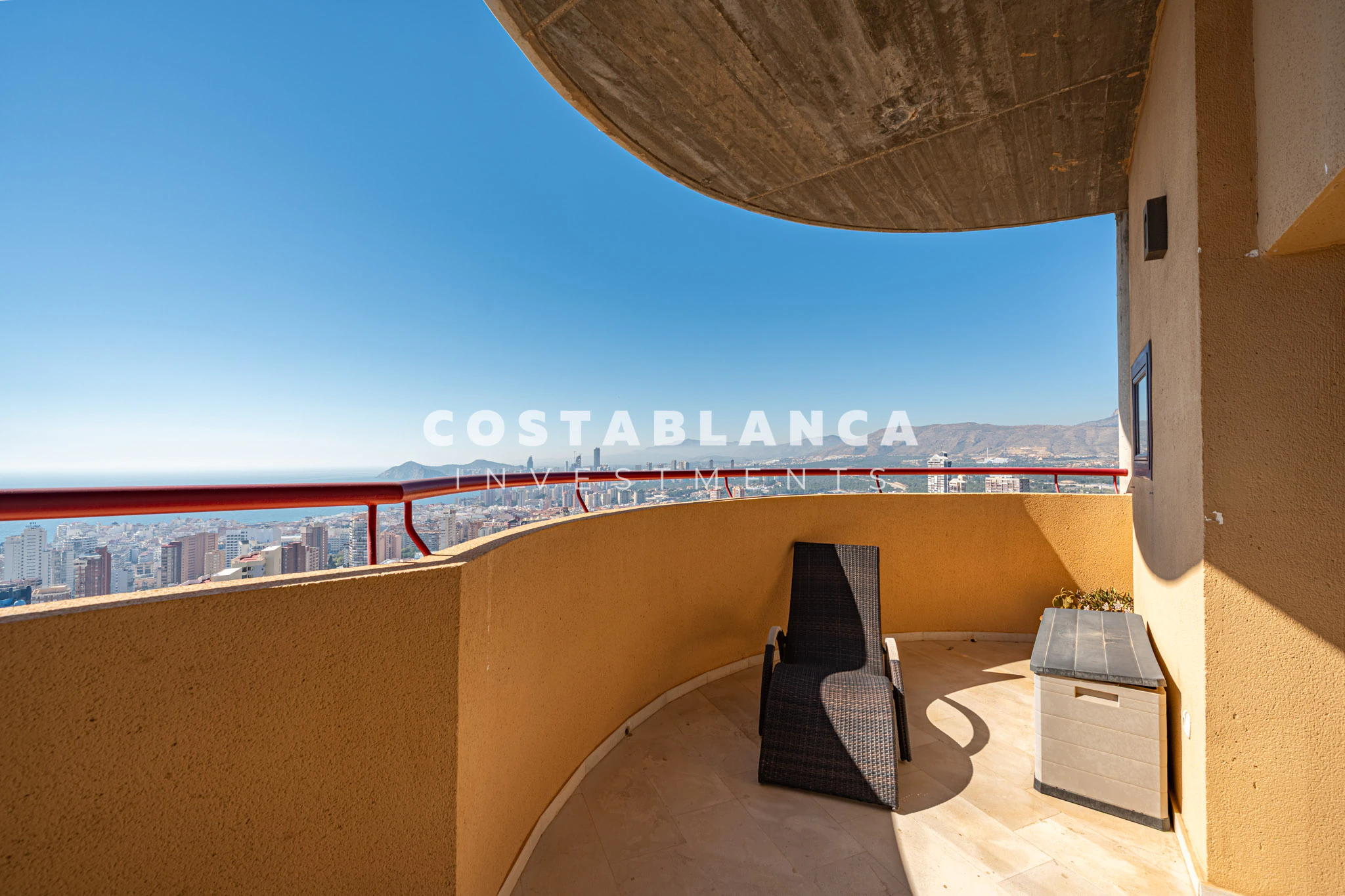 Apartment for Sale Entire 38th Floor of the Iconic Negurigane Building for sale in Benidorm