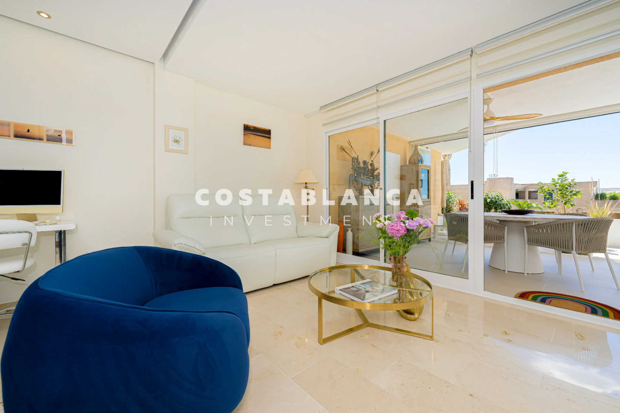Amplio Apartamento Esquinero con Vistas al Mar y a la Montaña en Venta en Altea La Nova