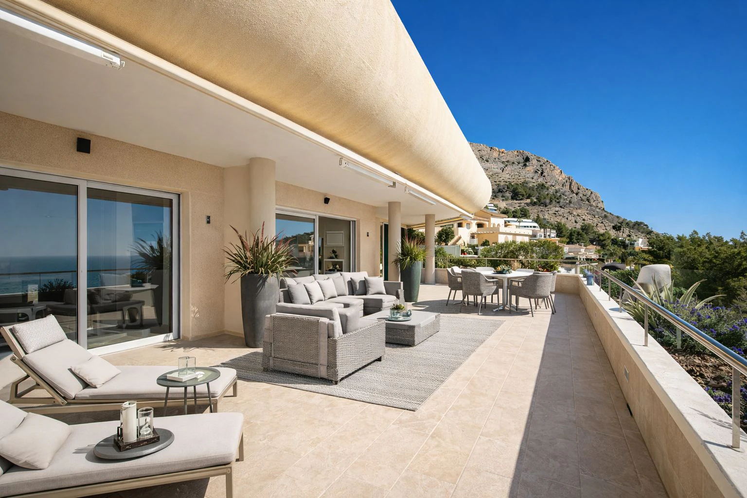 Luksusowe mieszkanie z panoramicznymi widokami i tarasem w Altea Hills