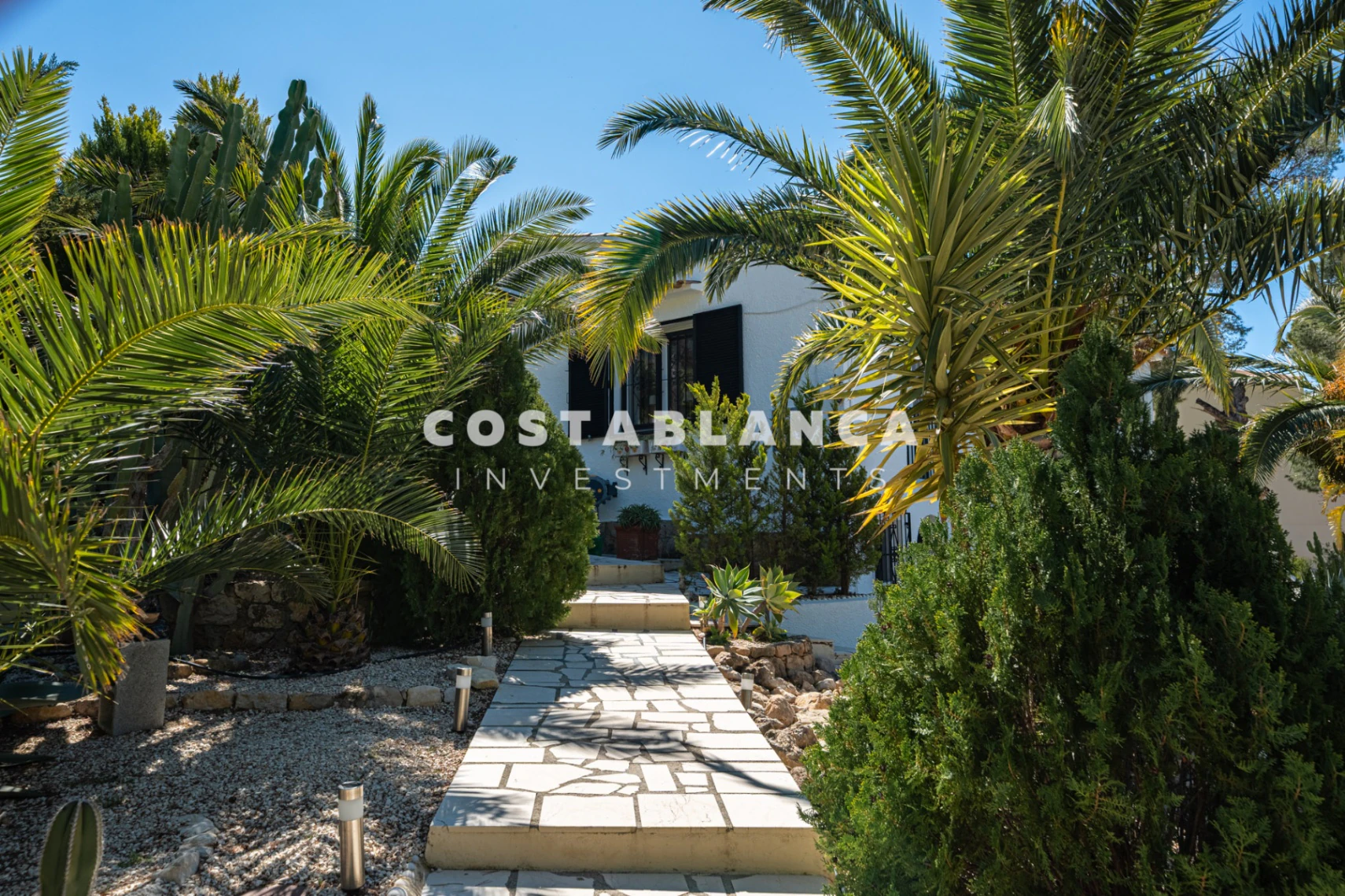 Peaceful Mediterranean Villa with Flat Plot and Open Views for sale in Altea