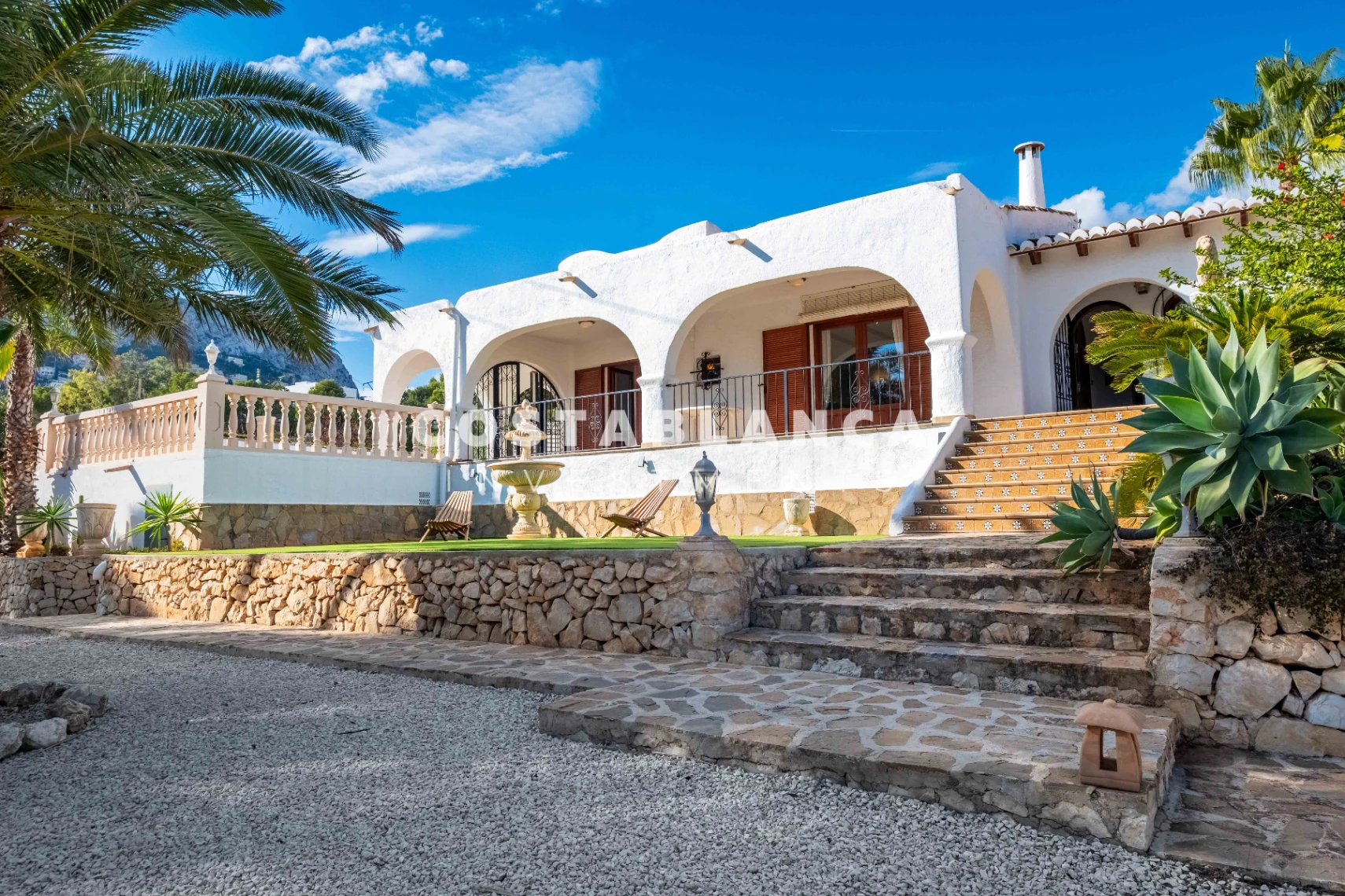Ruime villa met gastenappartement, uitzicht op zee te koop in Calpe