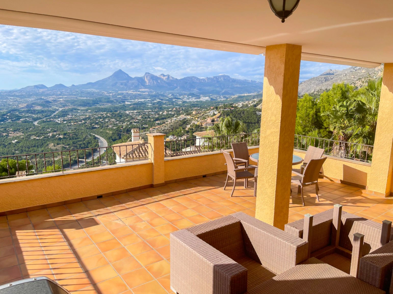 Villa méditerranéenne avec appartement d’hôtes et vue panoramique sur la mer à vendre à Altea Hills