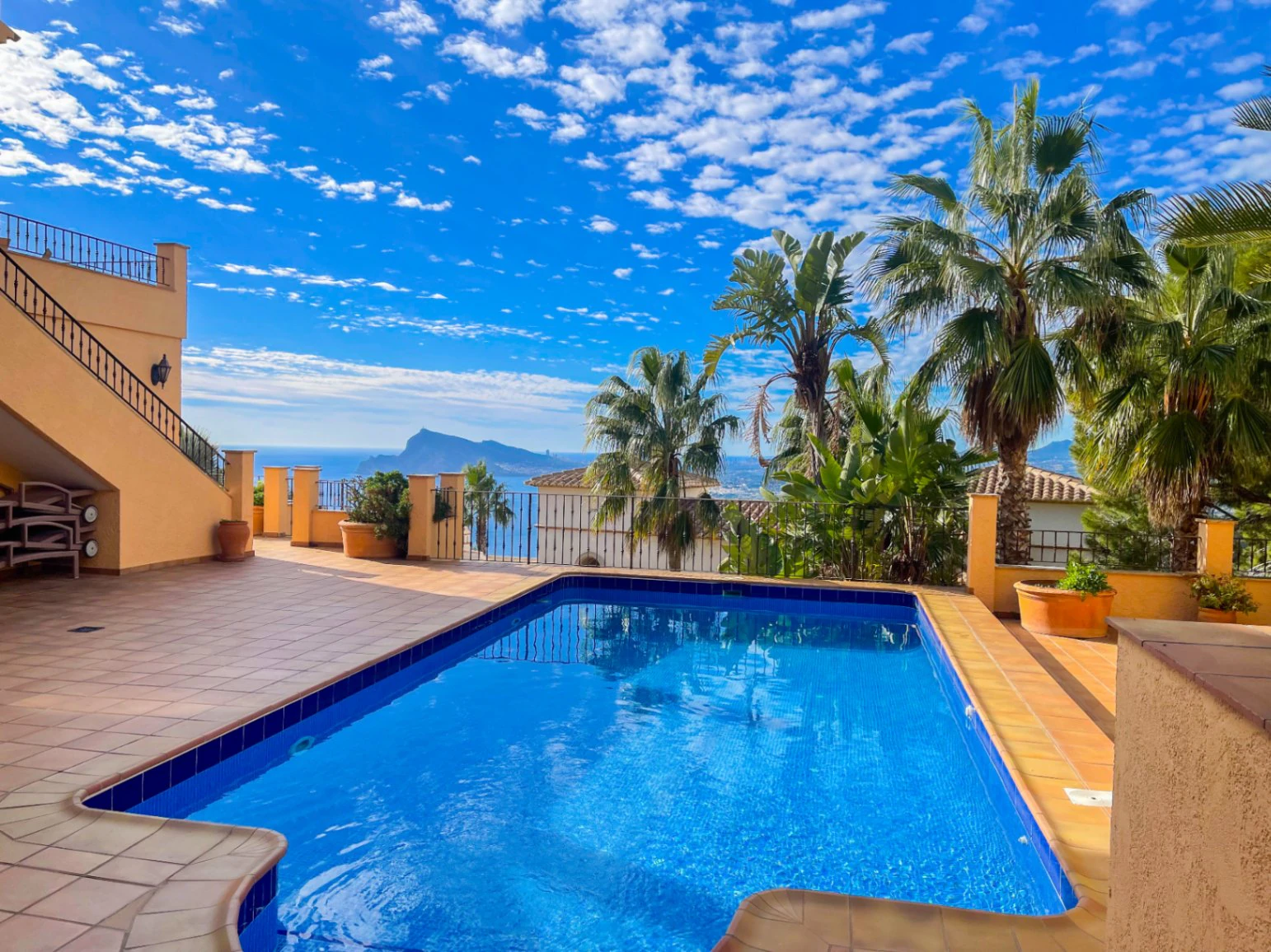 Villa méditerranéenne avec appartement d’hôtes et vue panoramique sur la mer à vendre à Altea Hills