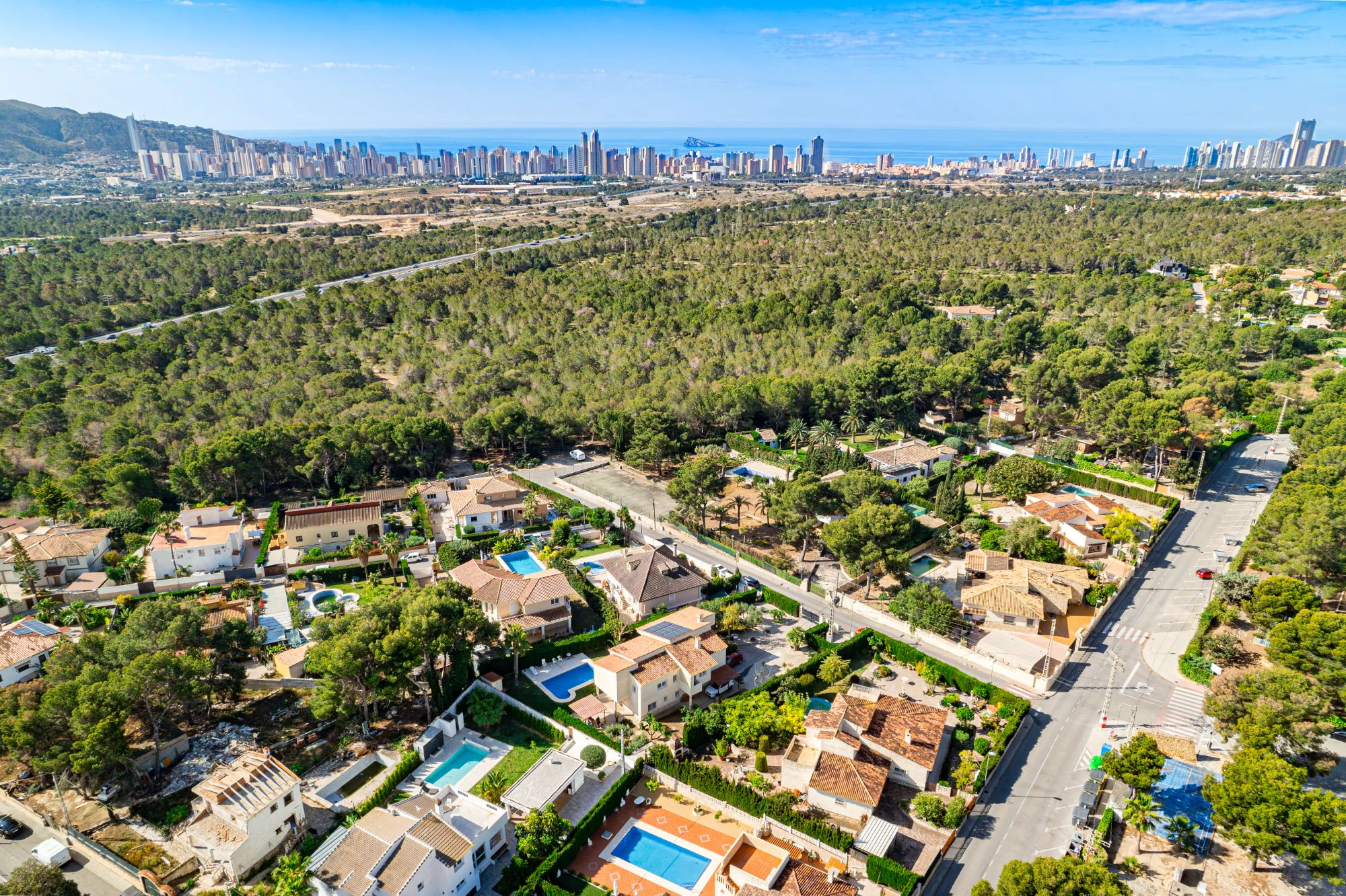VILLA SPACIEUSE RÉNOVÉE À LA NUCIA AVEC PISCINE ET EXCELLENTS ESPACES EXTERIEURS À VENDRE À LA NUCIA