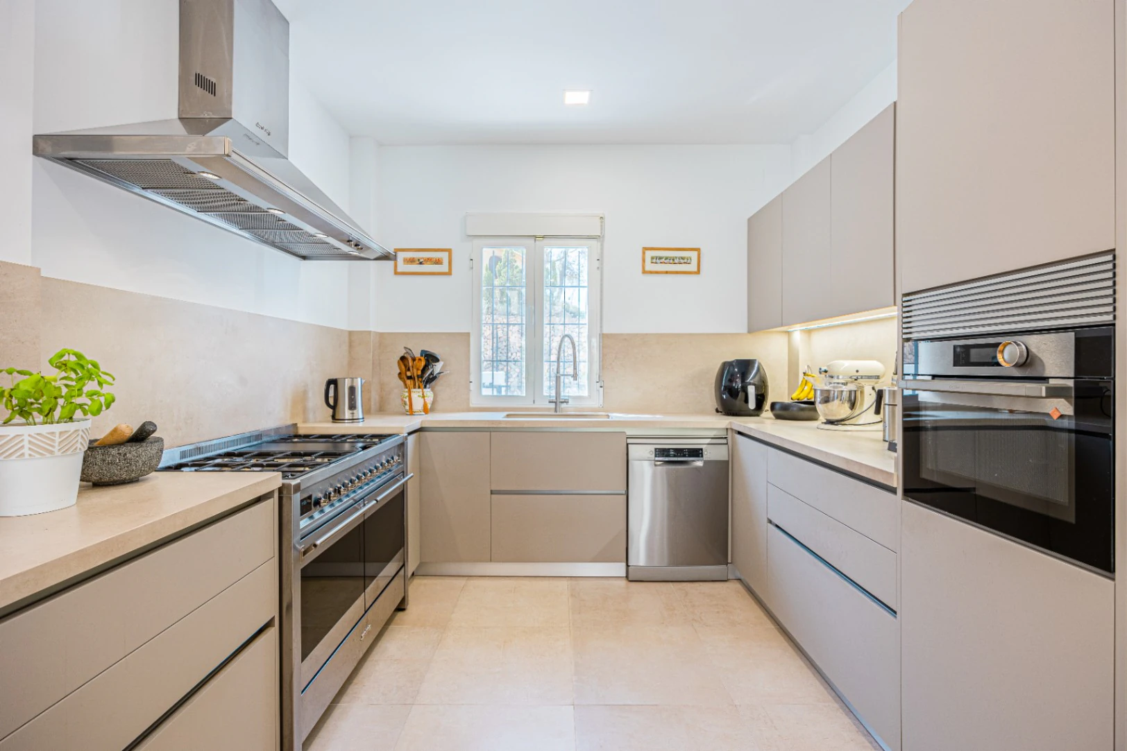 Geräumige Villa zum Verkauf in Altea la Vella mit Meerblick und Zugang zum Golfplatz