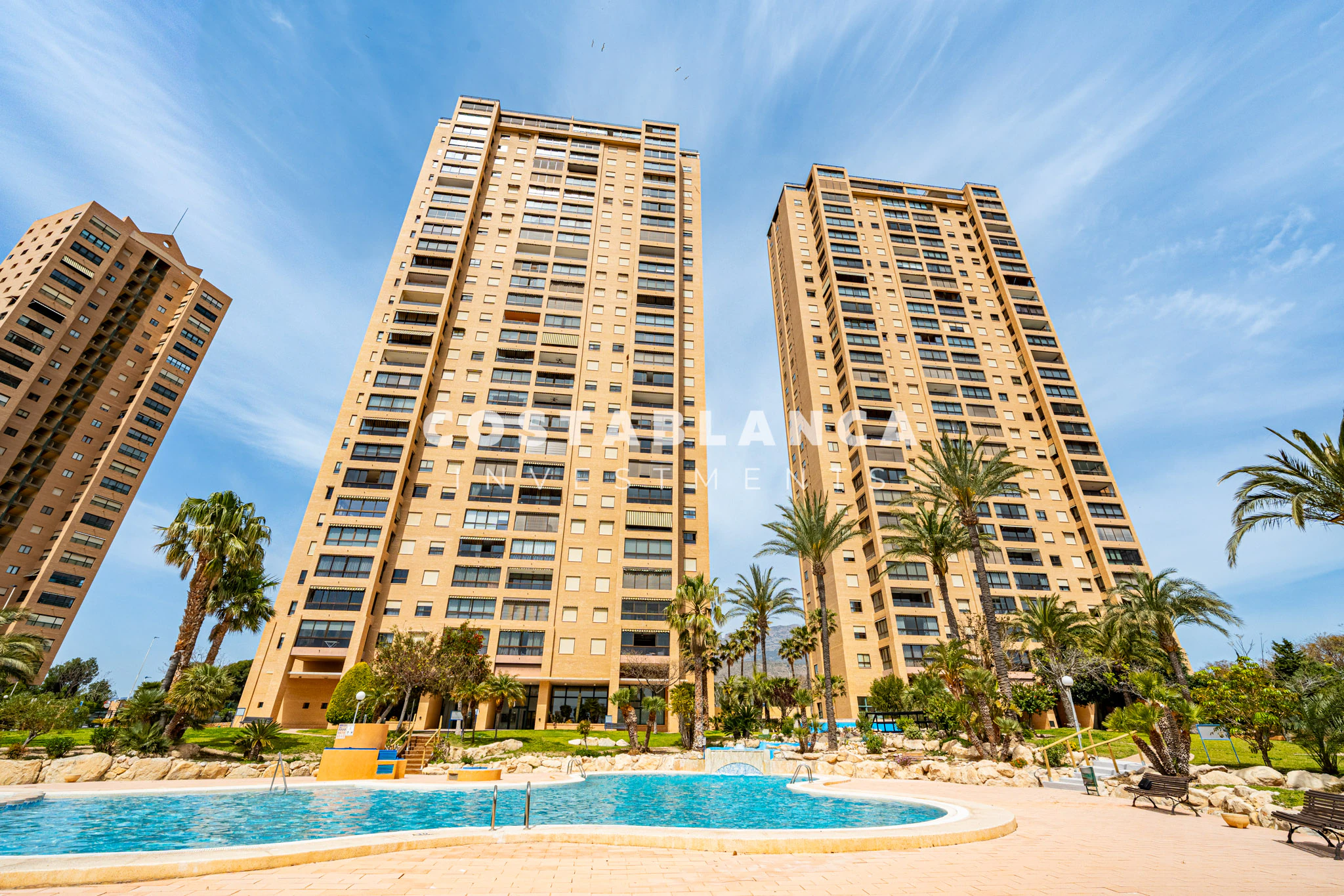 Espectacular apartamento en la vigésima planta en Poniente con vistas panorámicas al mar en venta en Benidorm.