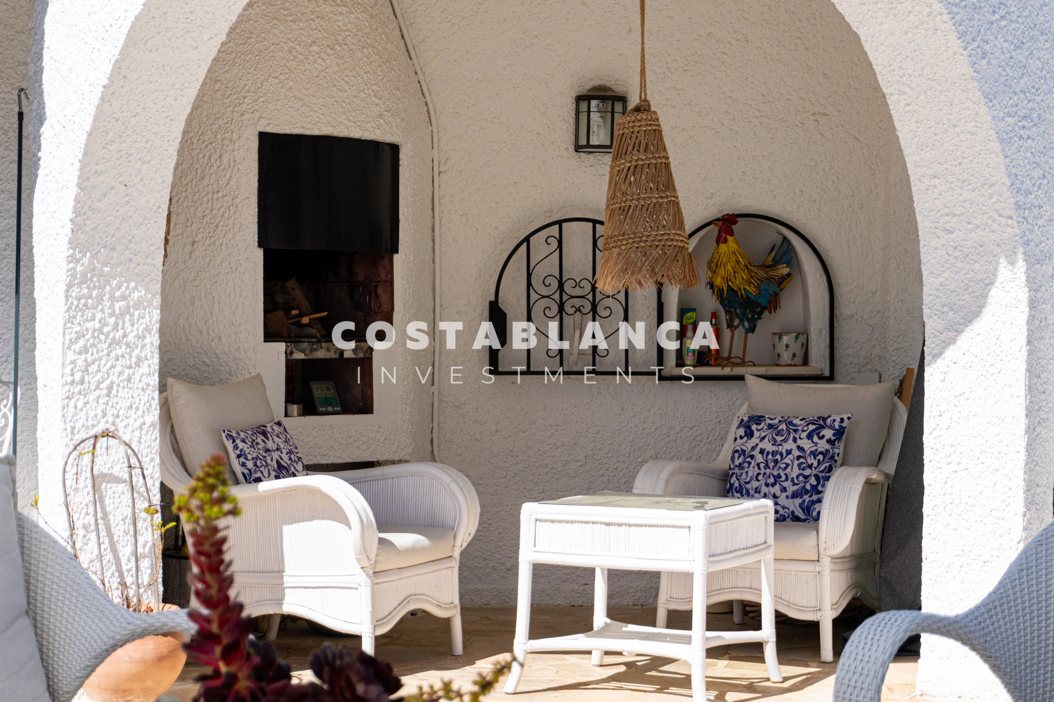 Peaceful Mediterranean Villa with Flat Plot and Open Views for sale in Altea
