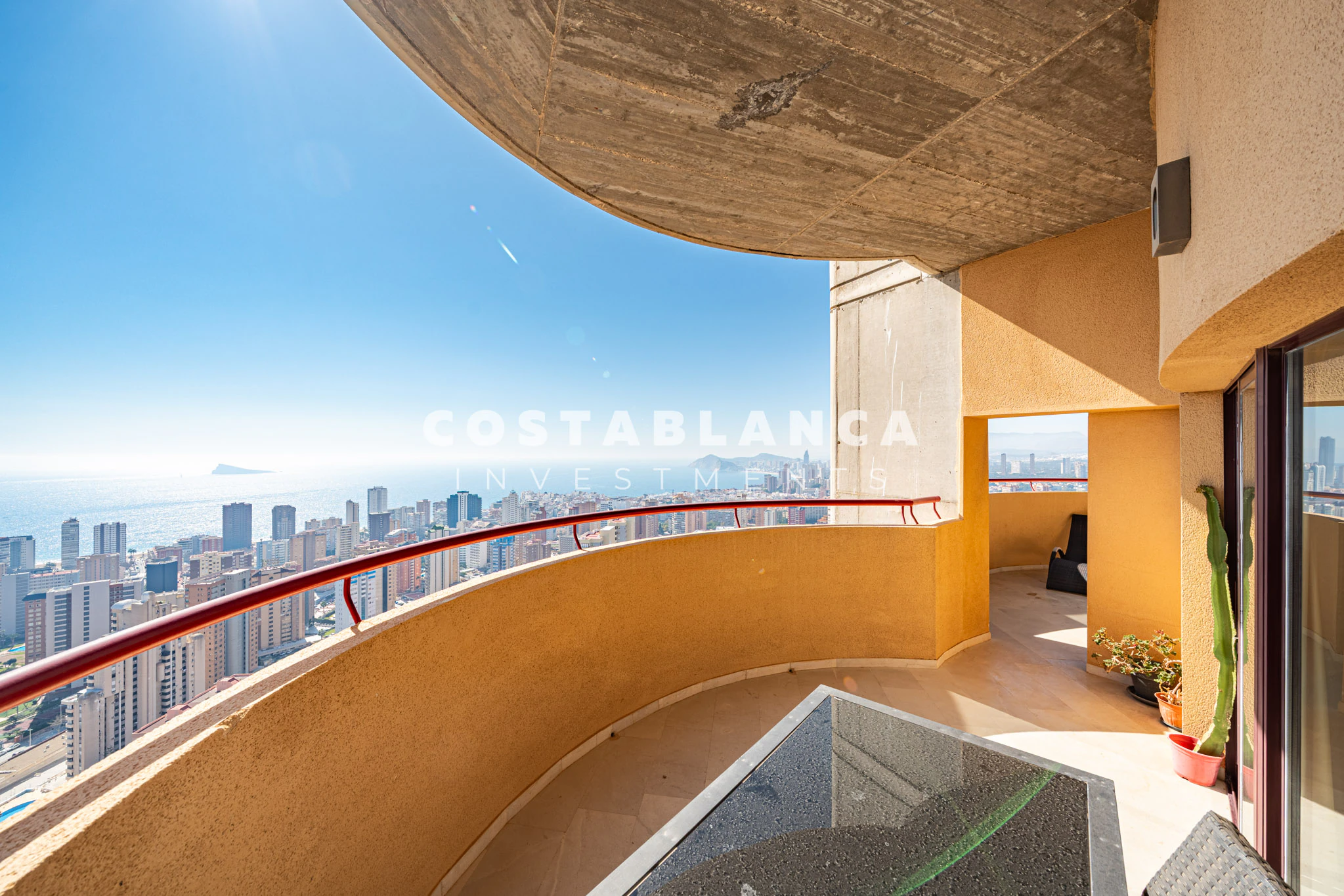 Apartment for Sale Entire 38th Floor of the Iconic Negurigane Building for sale in Benidorm