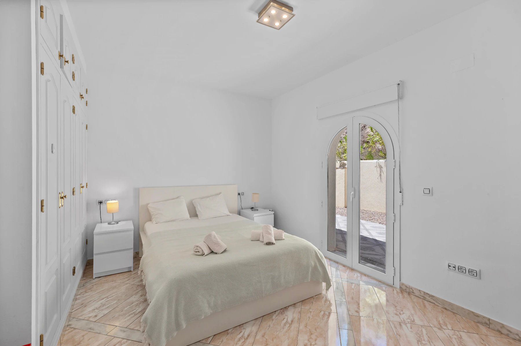STUNNING MEDITERRANEAN VILLA FOR SALE IN CALPE WITH PANORAMIC SEA AND MOUNTAIN VIEWS