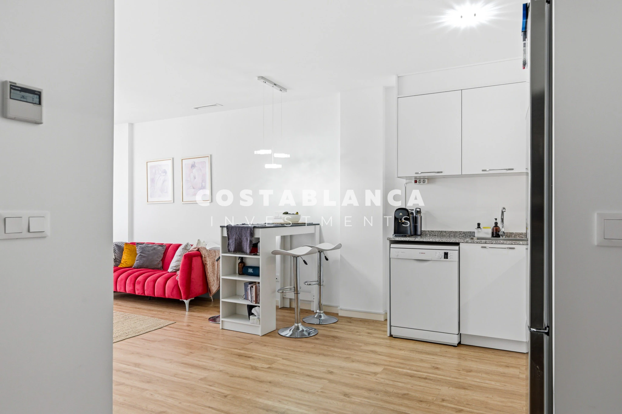 Moderne Wohnung zu verkaufen in Benidorm Poniente mit Pool und hoher Mietrendite.