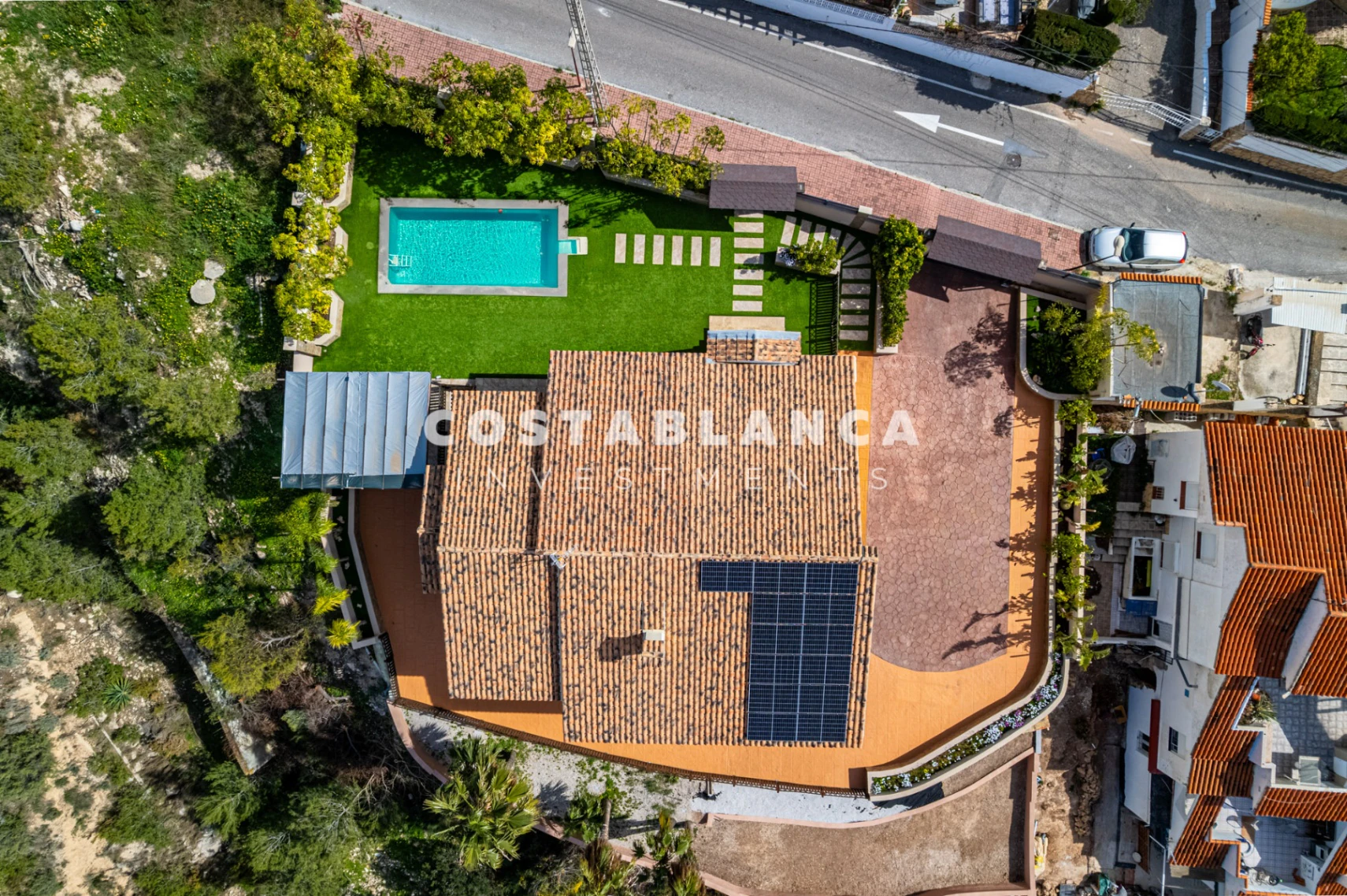 Premium Villa with 5 Bedrooms, Pool and Sea Views for sale in La Nucia