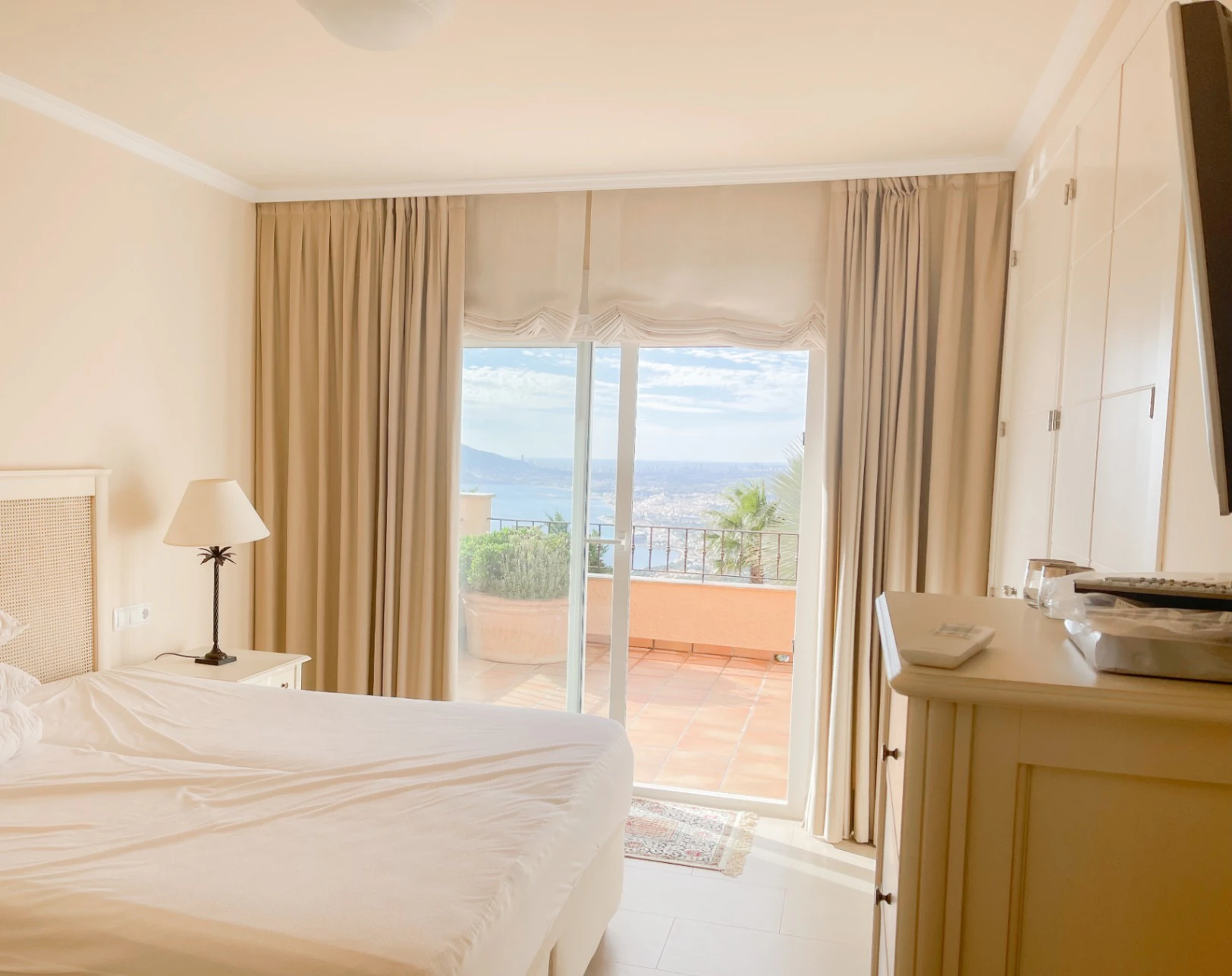 Villa méditerranéenne avec appartement d’hôtes et vue panoramique sur la mer à vendre à Altea Hills