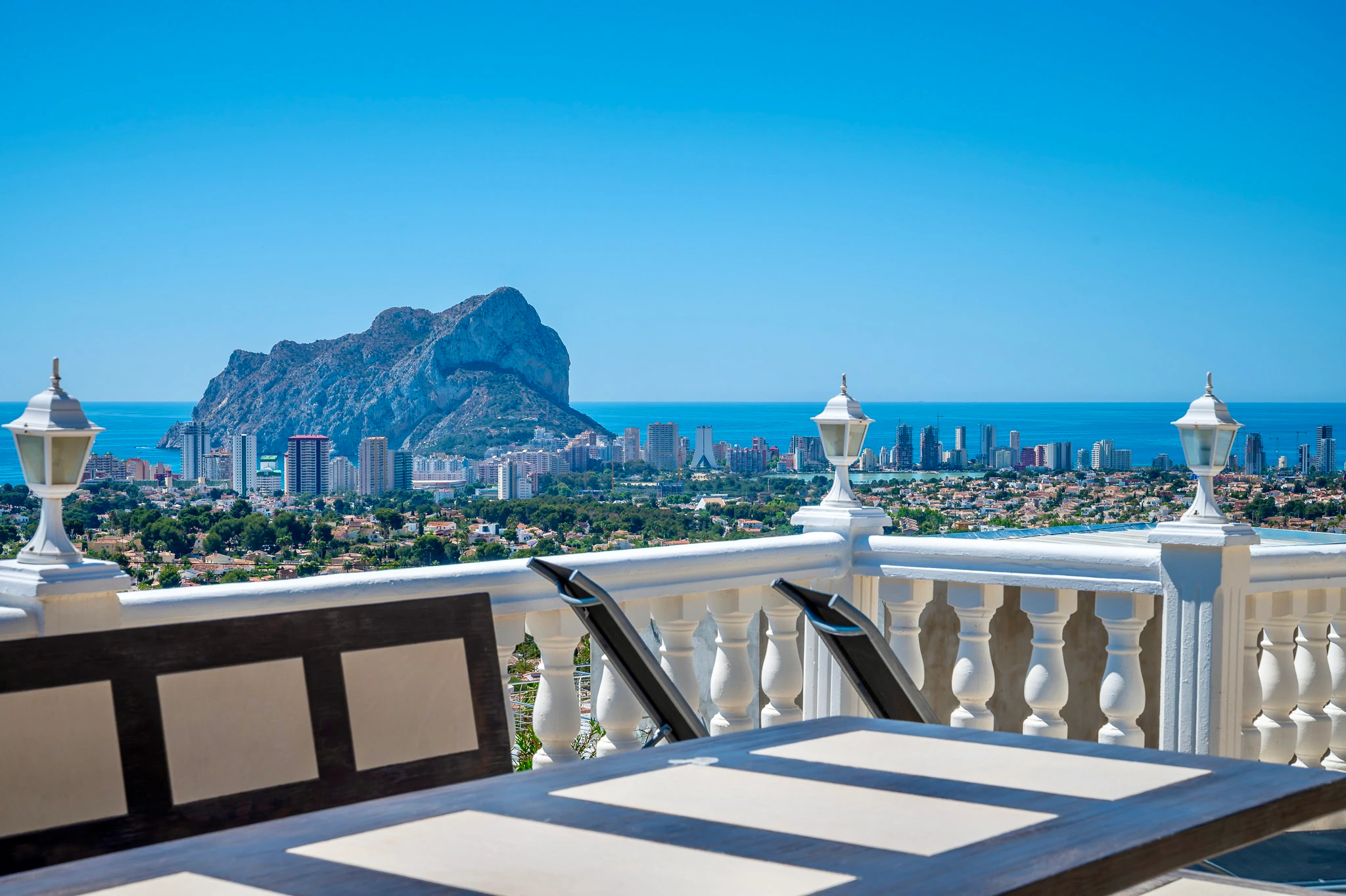 STUNNING MEDITERRANEAN VILLA FOR SALE IN CALPE WITH PANORAMIC SEA AND MOUNTAIN VIEWS