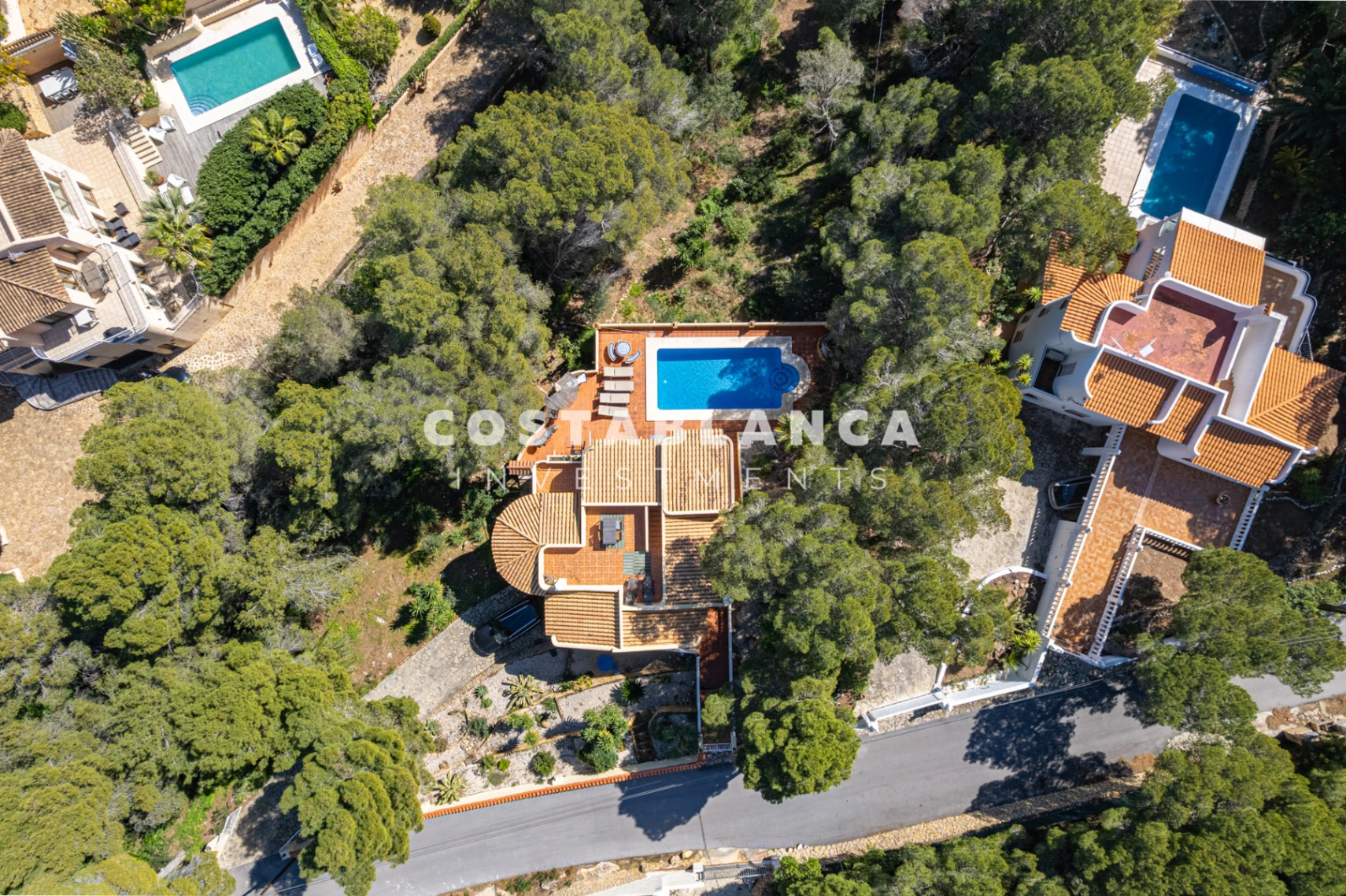 Villa privée avec vue sur la mer sur un terrain de 2 120 m2 à vendre à Altea