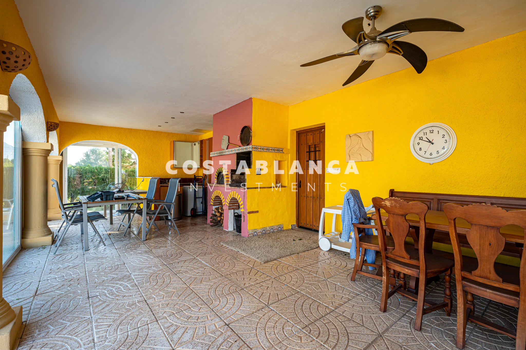 Fully Modernized Luxury Villa with Guest Apartment and Solar Energy for sale in Denia